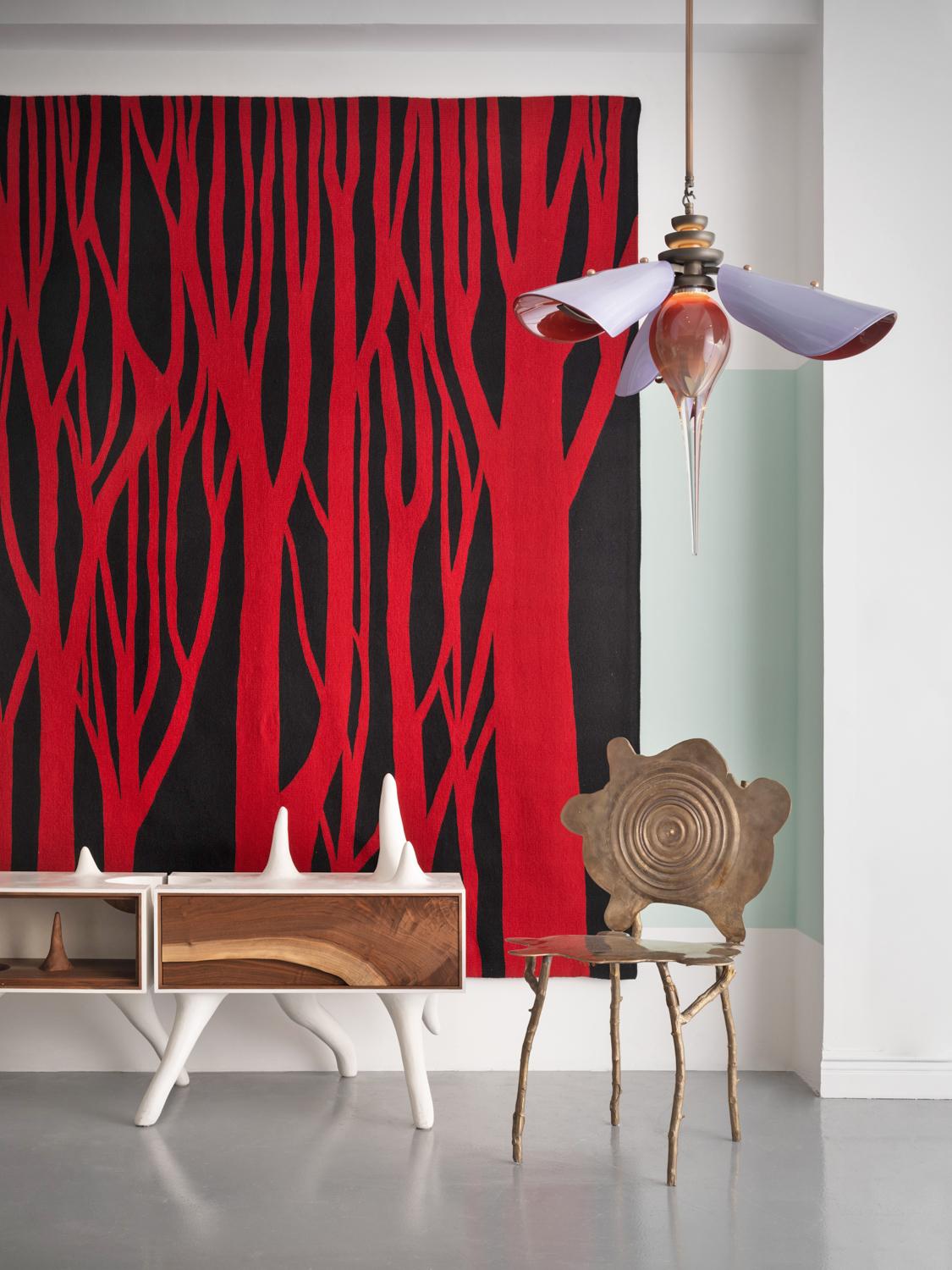 Bloom Kronleuchter: Antikes Messing/Lavendel & Rotes Glas von Avram Rusu STUDIO (Gebürstet) im Angebot