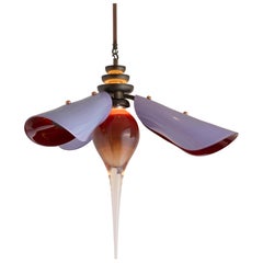 Lustre Bloom : Laiton antique/verre lavande et rouge par AVRAM RUSU STUDIO