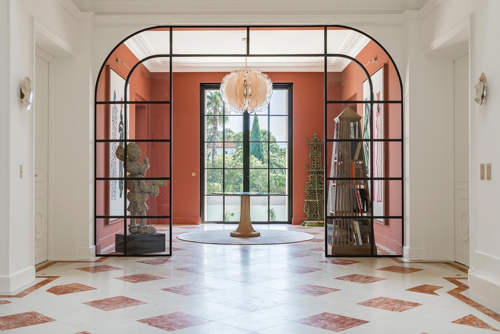 Lampadario Bloom unico nel suo genere con petali di vetro rosa chiaro di Marie Jeunet in vendita 1