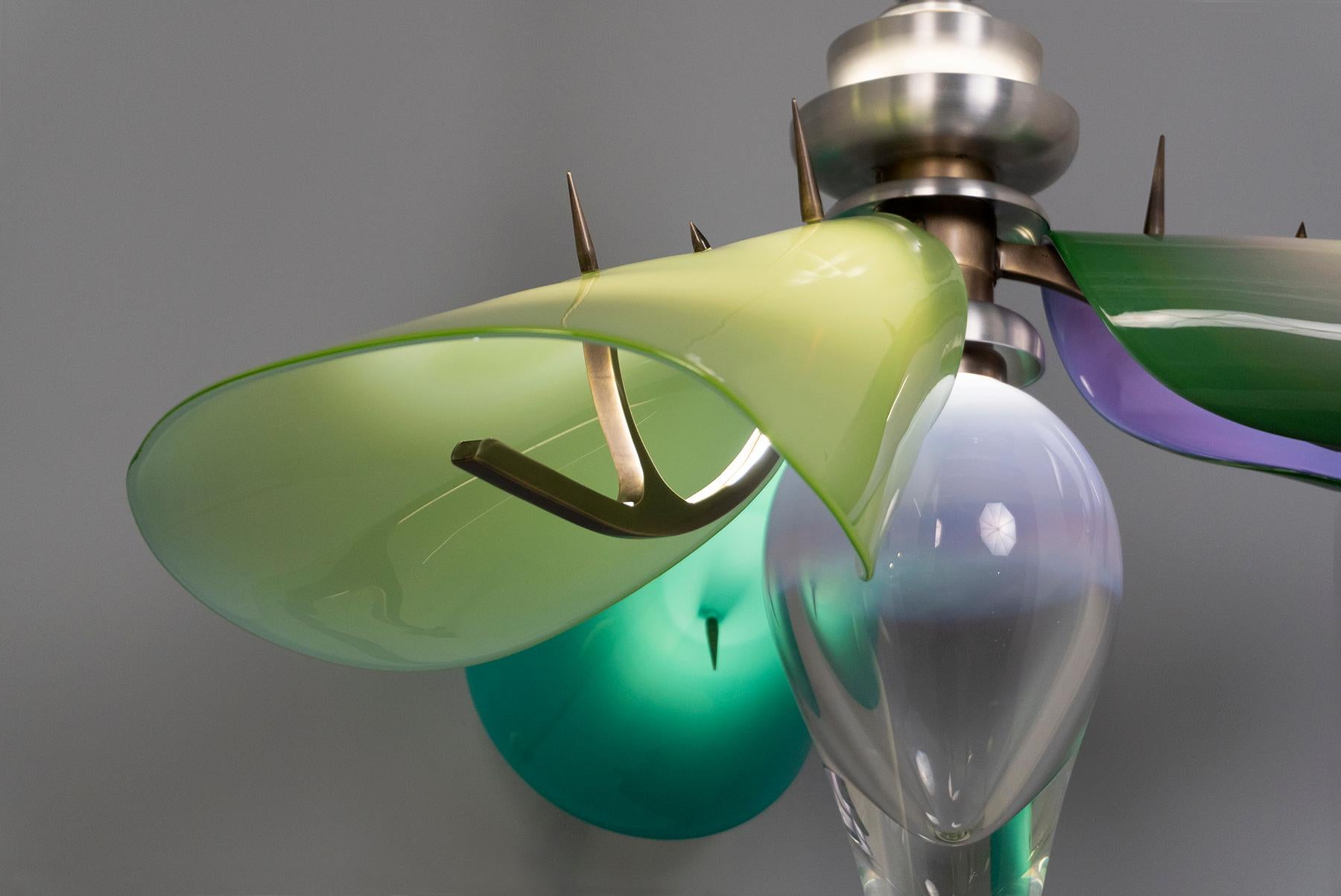 Bloom Kronleuchter: Satiniertes Messing/weißes Glas von Avram Rusu STUDIO im Angebot 3