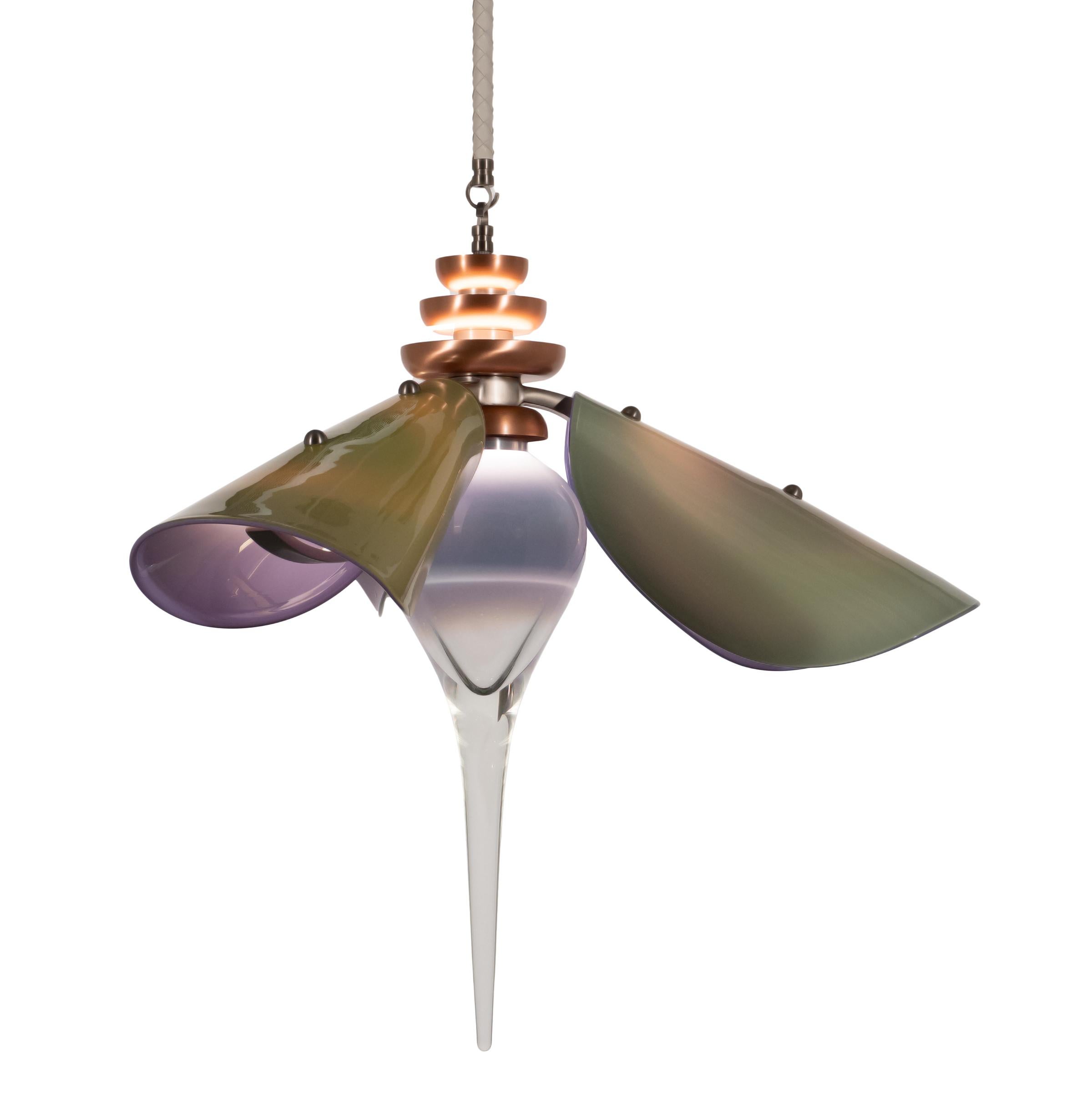 Bloom Kronleuchter: Satiniertes Messing/weißes Glas von Avram Rusu STUDIO (Gebürstet) im Angebot