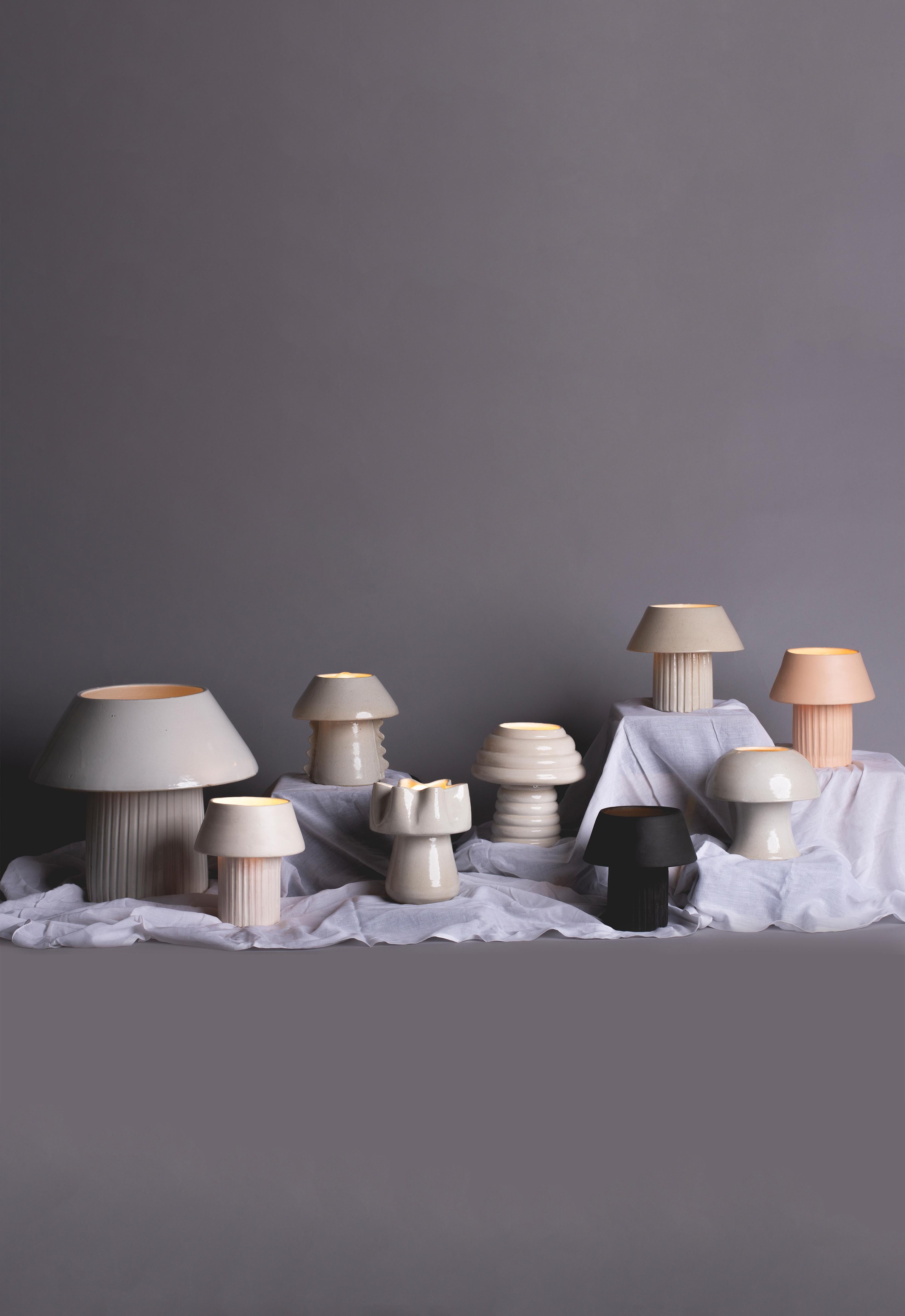 Lampe à poser Bloom Clay par Harshita Jhamtani Designs en vente 1