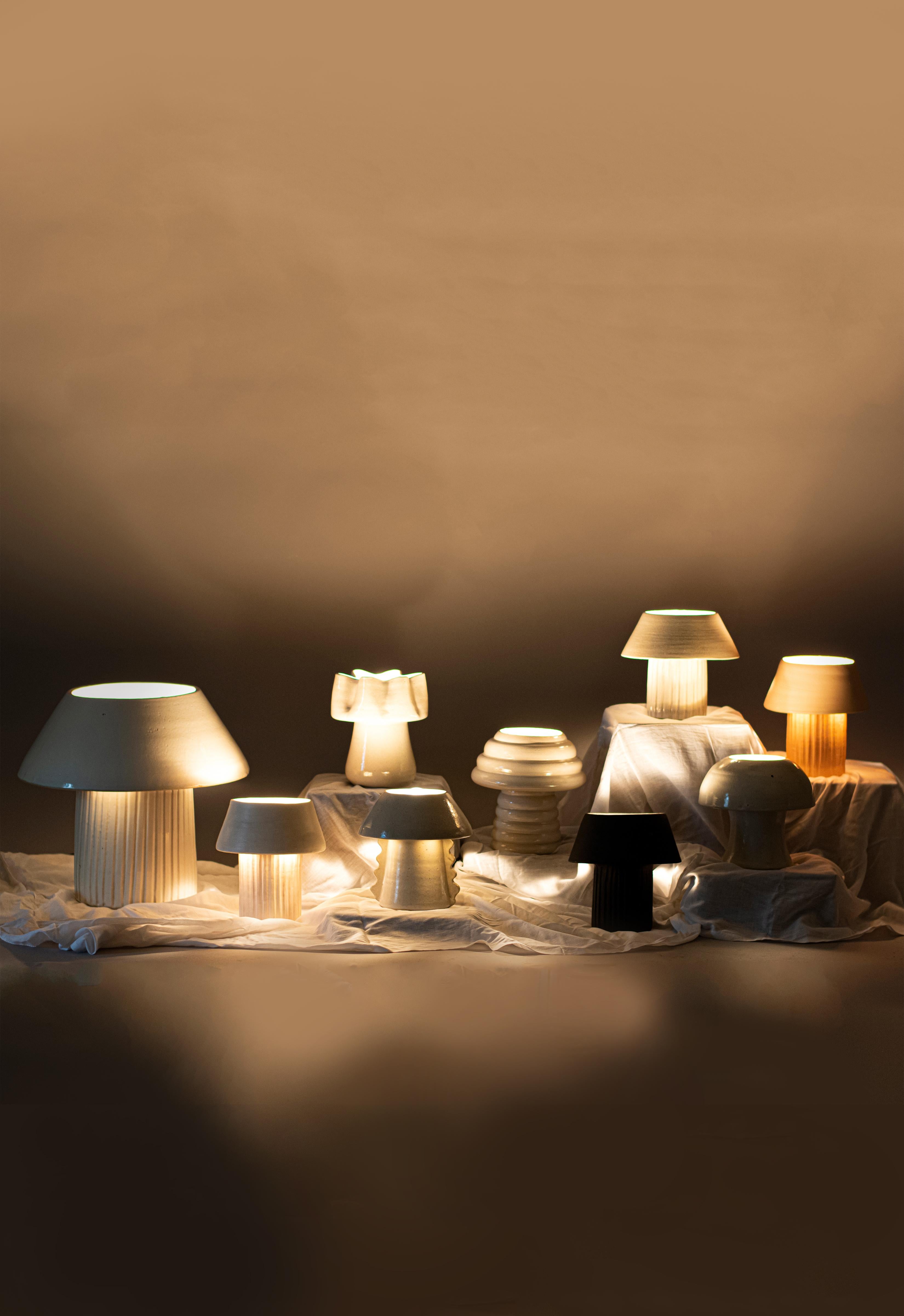 Lampe à poser Bloom Clay par Harshita Jhamtani Designs en vente 2