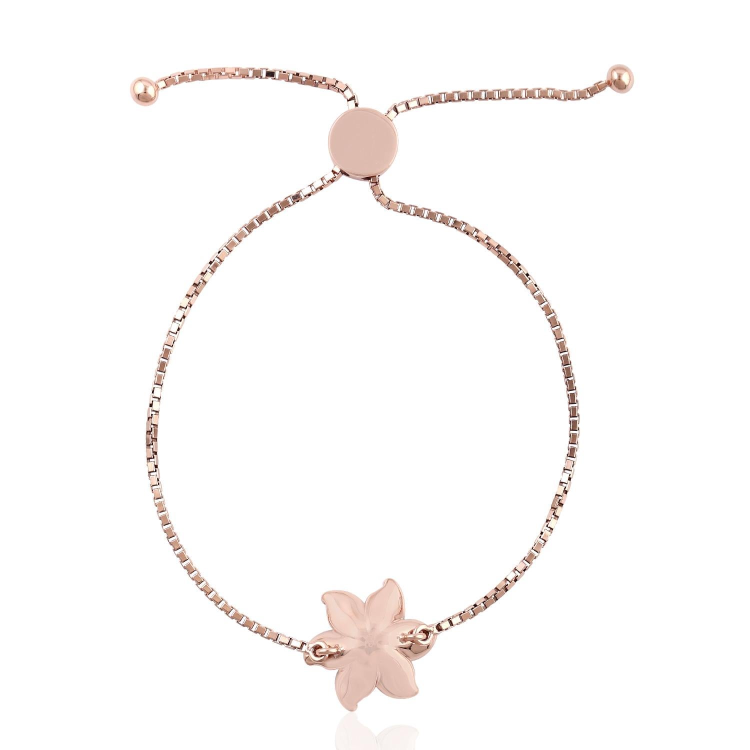 Fabriqué en or rose 18 carats, ce bracelet en forme de fleur est serti à la main de 0,49 carats de diamants étincelants. Voir les autres pièces assorties qui complètent la collection Bloom.

SUIVRE  La vitrine de MEGHNA JEWELS pour découvrir la