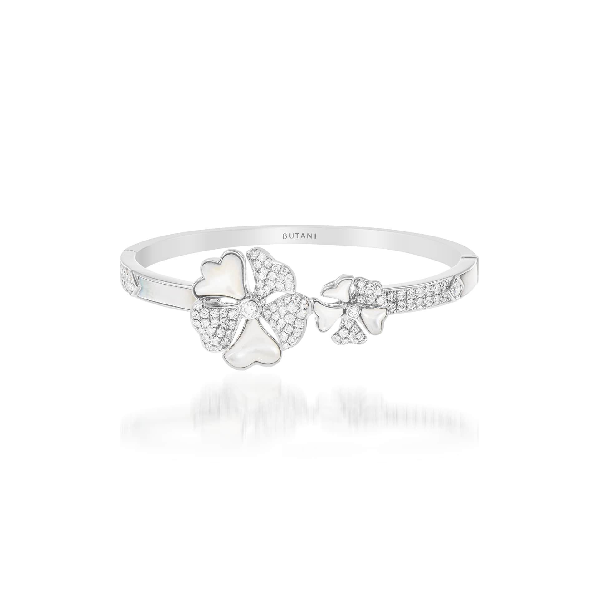 Bloom Diamond and Mother-of-Pearl Duo Flower Bangle in 18K White Gold

Inspired by the exquisite petals of the alpine cinquefoil flower, the Bloom collection combines the richness of diamonds and precious metals with the light versatility of this