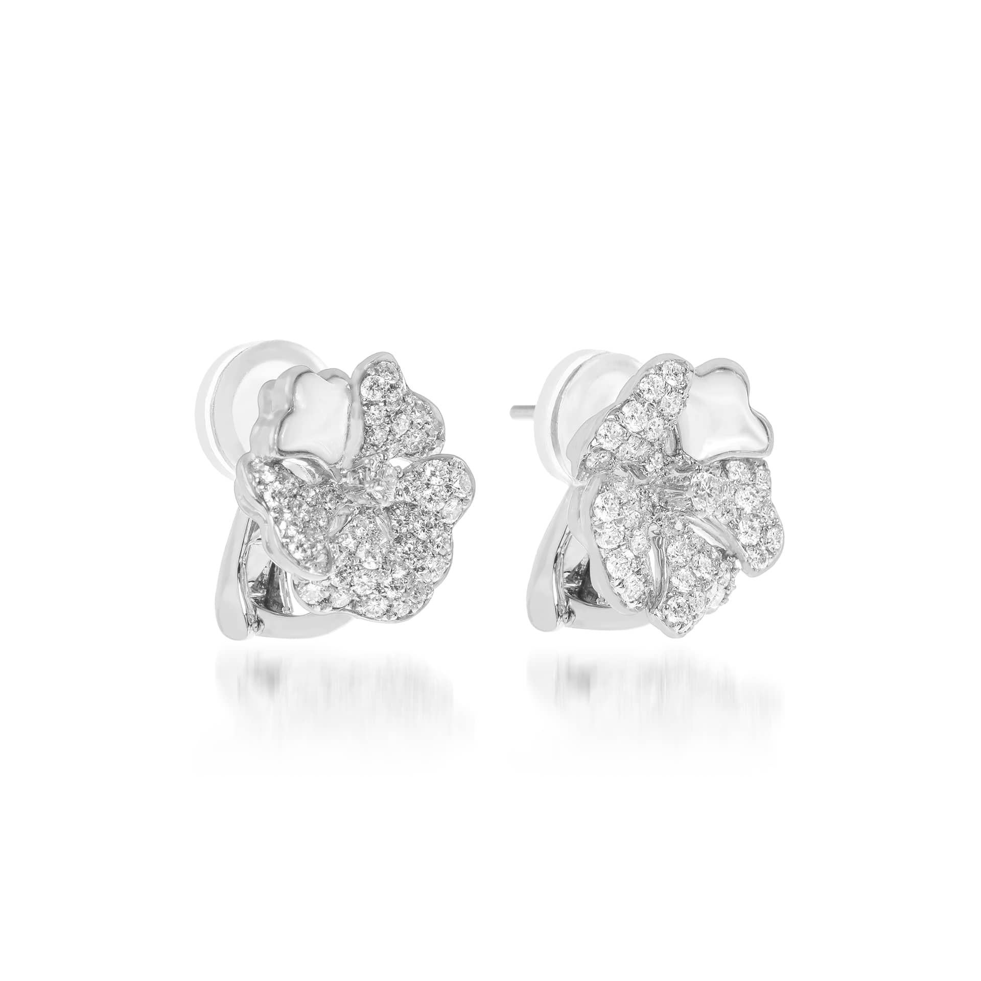Bloom Diamond and White Mother-of-Pearl Bloom Earring Tops in 18K White Gold

Inspired by the exquisite petals of the alpine cinquefoil, the Bloom collection contrasts the richness of diamonds and precious metals with the light versatility of this