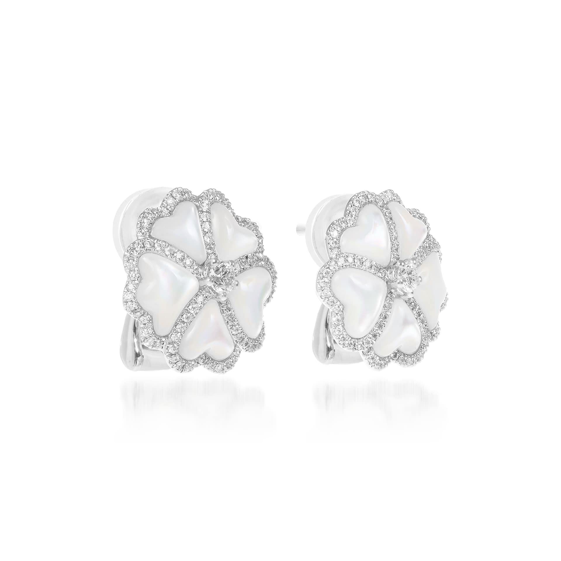 Bloom Diamond and White Mother-of-Pearl Flower Stud Earrings in 18K White Gold

Inspired by the exquisite petals of the alpine cinquefoil flower, the Bloom collection combines the richness of diamonds and precious metals with the light versatility