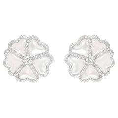 Orecchini con diamante Bloom e fiore di madreperla bianca in oro bianco 18 carati