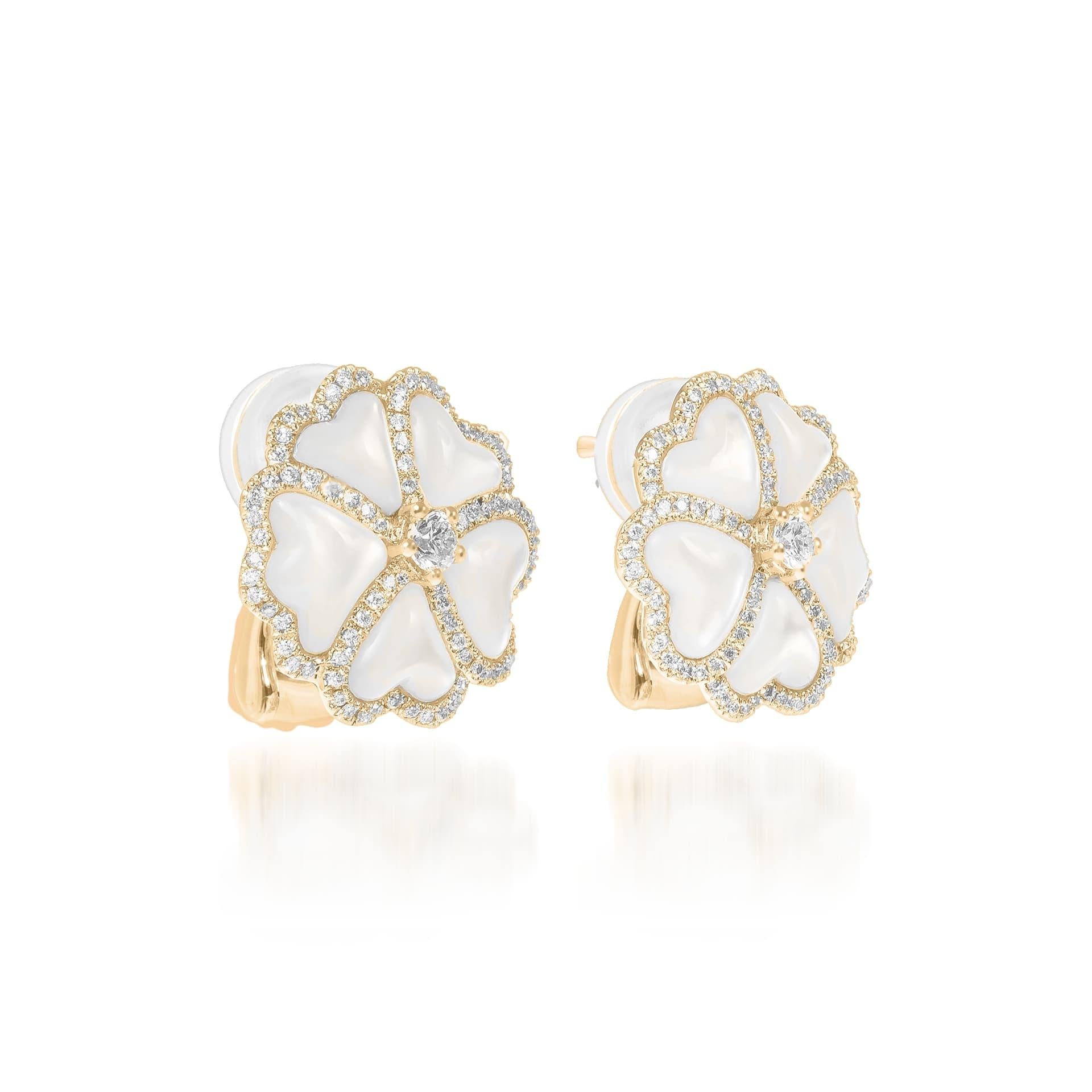 Bloom Diamond and White Mother-of-Pearl Flower Stud Earrings in 18K Yellow Gold

Inspired by the exquisite petals of the alpine cinquefoil flower, the Bloom collection combines the richness of diamonds and precious metals with the light versatility