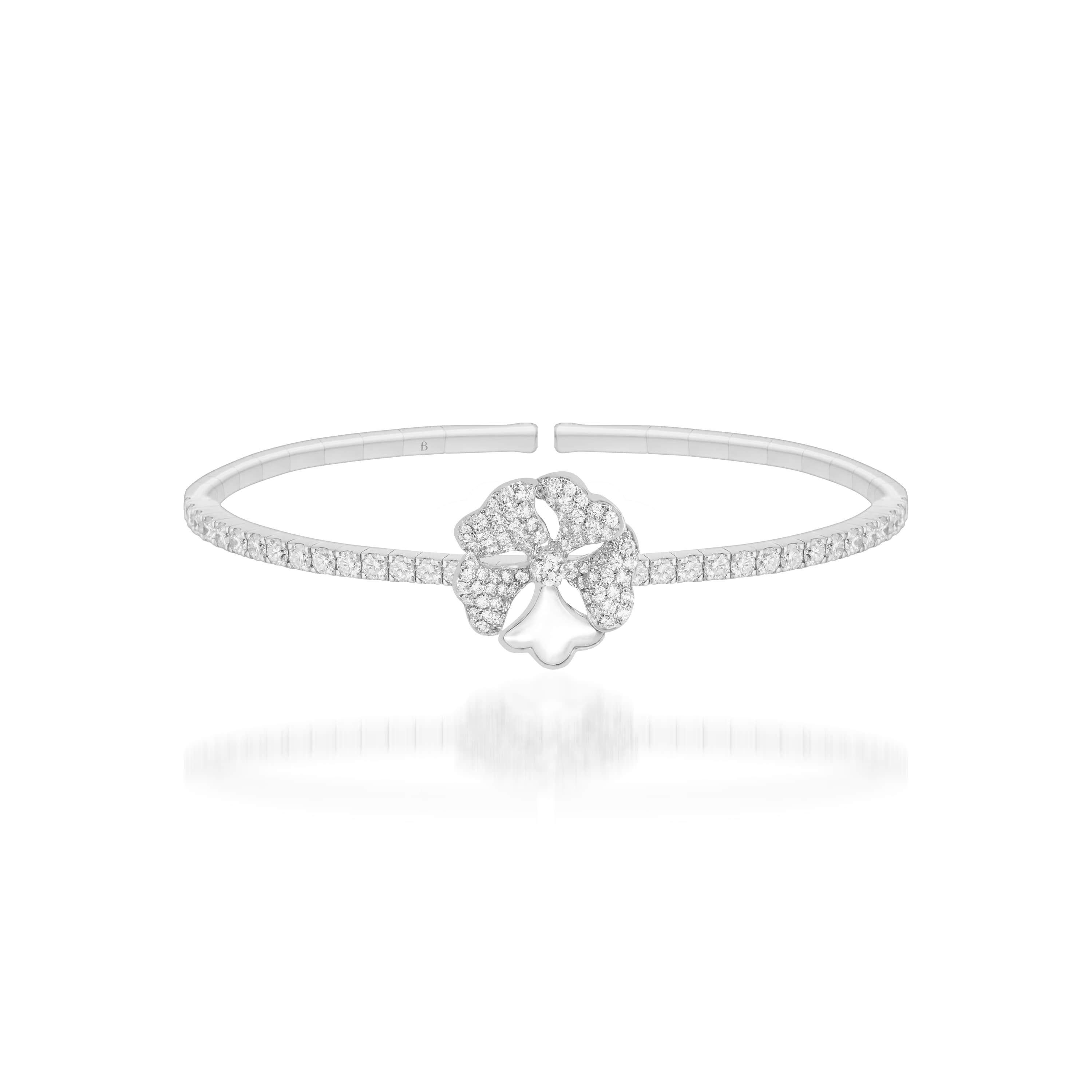 Bloom Diamond and White Mother-of-Pearl Solo Flower Bangle in 18K White Gold

Inspired by the exquisite petals of the alpine cinquefoil flower, the Bloom collection combines the richness of diamonds and precious metals with the light versatility of