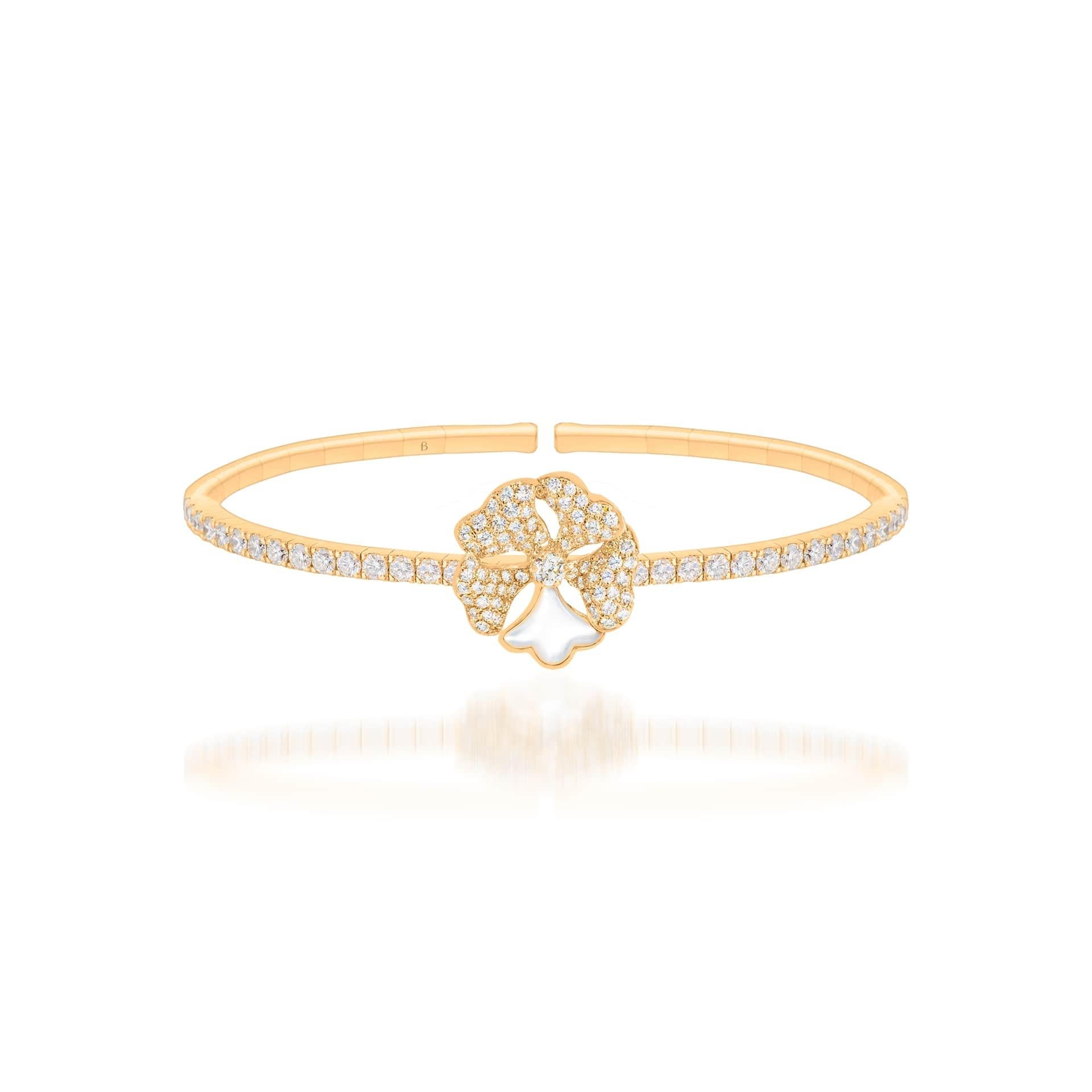 Bloom Diamond and White Mother-of-Pearl Solo Flower Bangle in 18K Yellow Gold

Inspired by the exquisite petals of the alpine cinquefoil flower, the Bloom collection combines the richness of diamonds and precious metals with the light versatility of