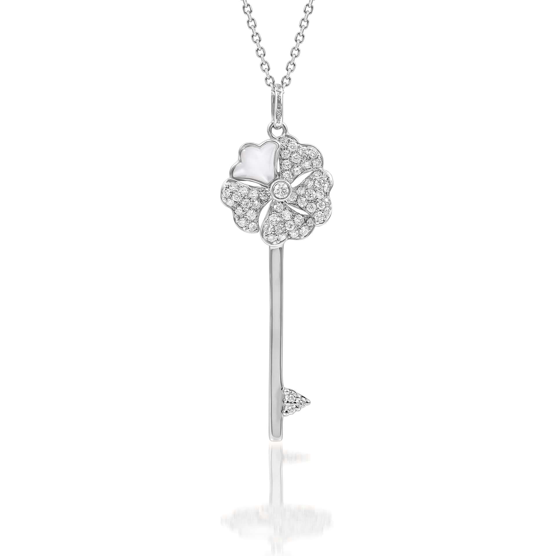 Bloom Diamond Key Necklace with Mother-of-Pearl in 18K White Gold

Inspired by the exquisite petals of the alpine cinquefoil flower, the Bloom collection combines the richness of diamonds and precious metals with the light versatility of this