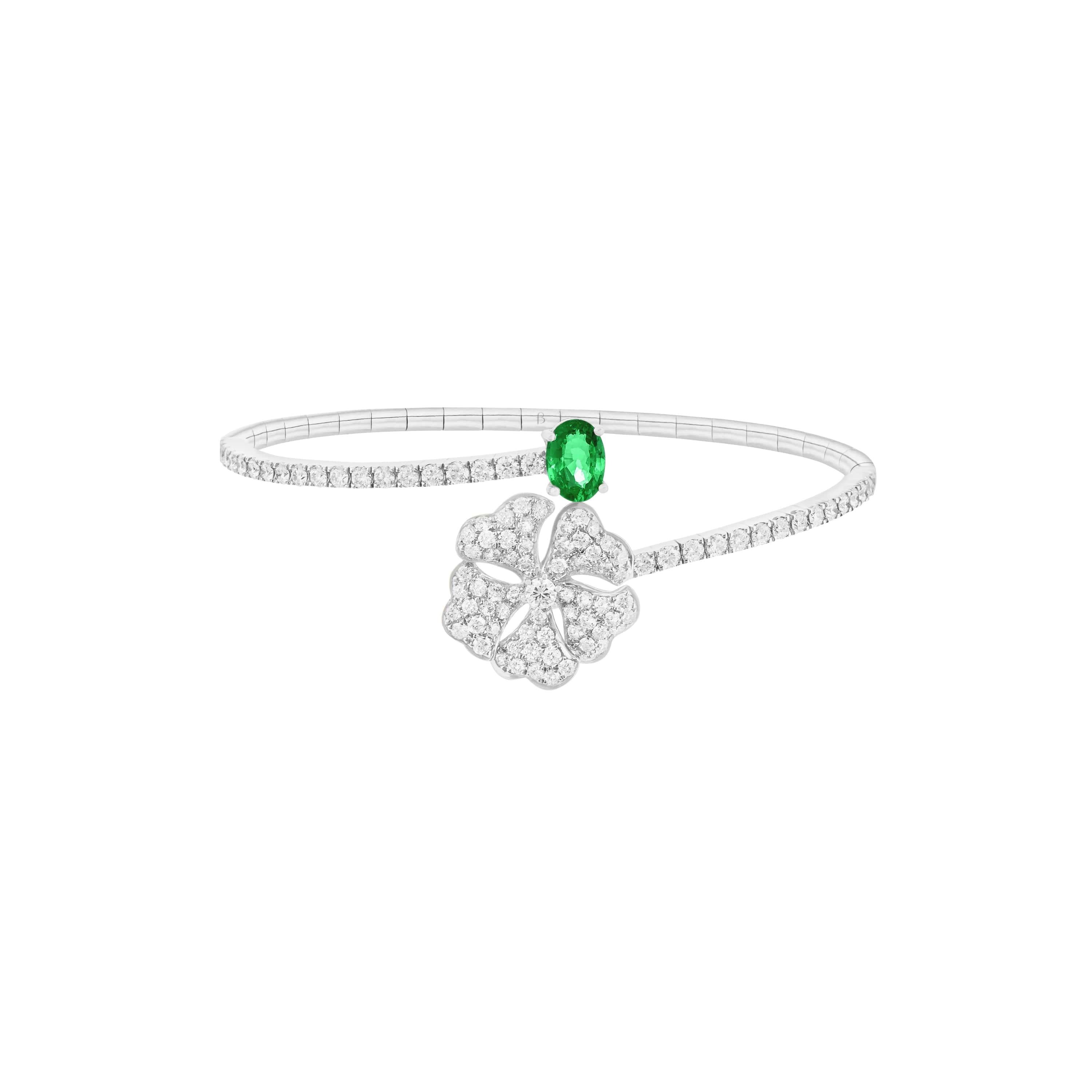 Bloom Emerald and Diamond Open Spiral Bangle in 18K White Gold

Inspired by the exquisite petals of the alpine cinquefoil flower, the Bloom collection combines the richness of diamonds and precious metals with the light versatility of this delicate,