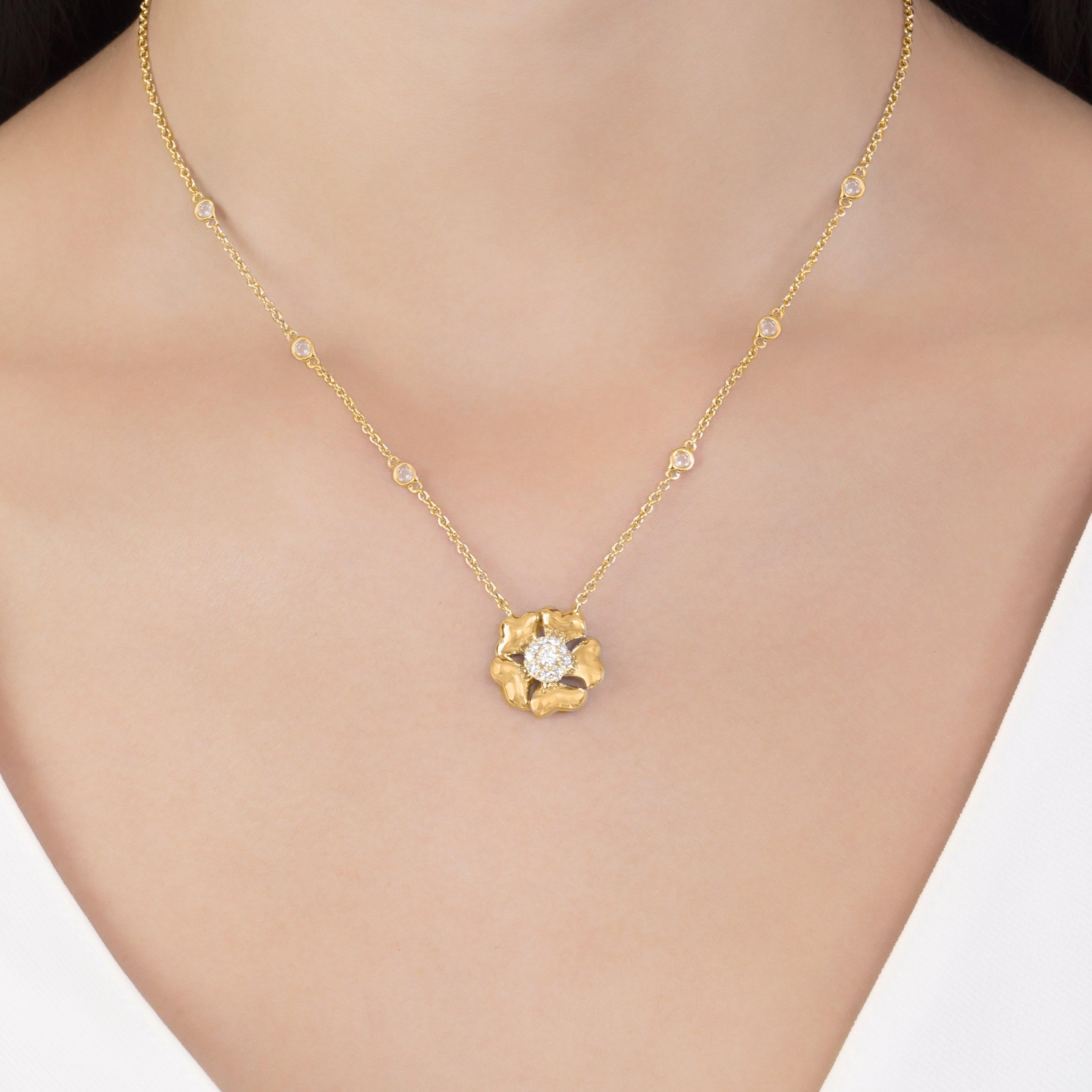Round Cut Bloom Gold and Diamond Flower Halo Necklace in 18k Yellow Gold For Sale