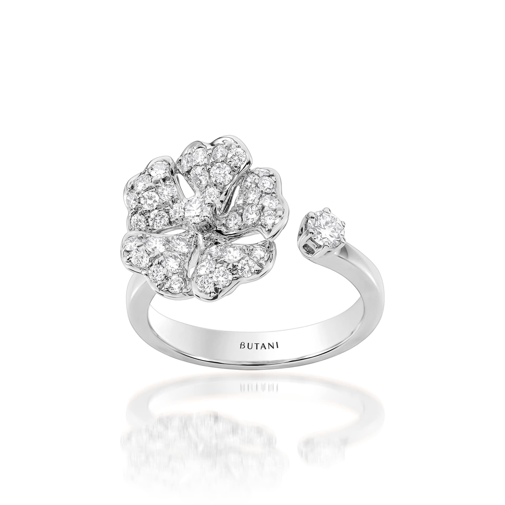 Bloom Gold and Pavé Diamond Open Ring in 18K White Gold

Inspired by the exquisite petals of the alpine cinquefoil flower, the Bloom collection combines the richness of diamonds and precious metals with the light versatility of this delicate,