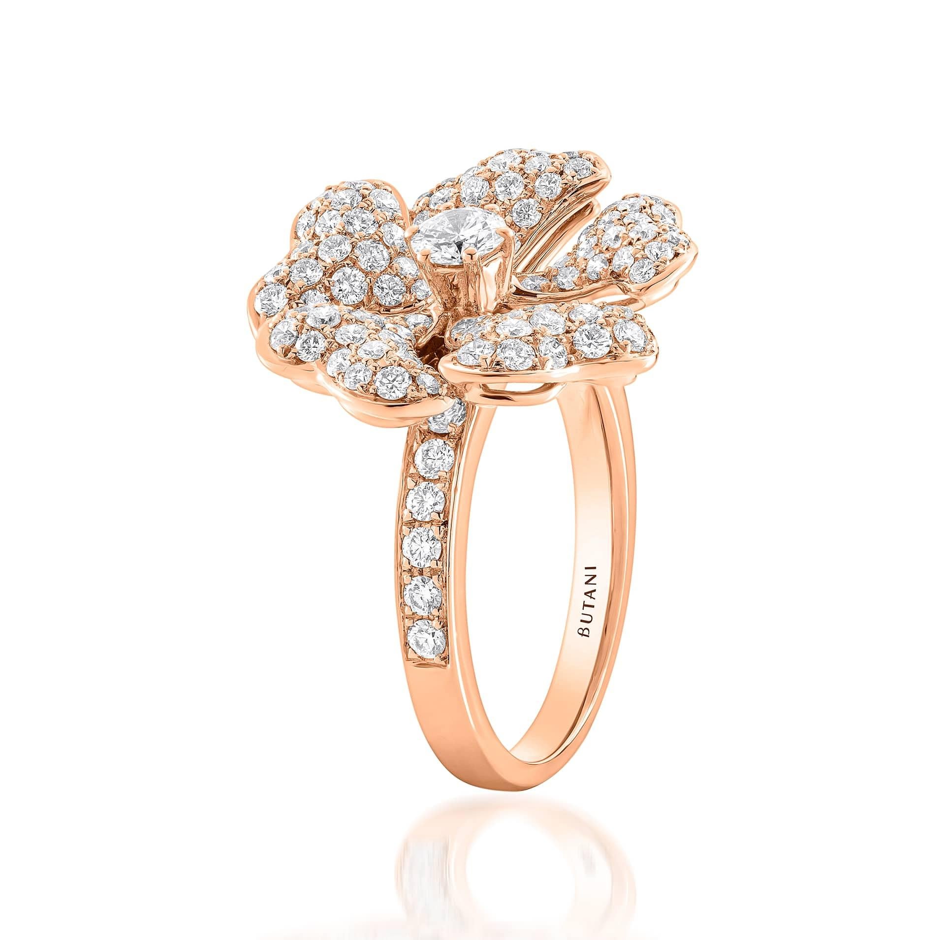 Bloom Gold and Pavé Diamond Ring in 18K Rose Gold

Inspired by the exquisite petals of the alpine cinquefoil flower, the Bloom collection combines the richness of diamonds and precious metals with the light versatility of this delicate, five-pointed