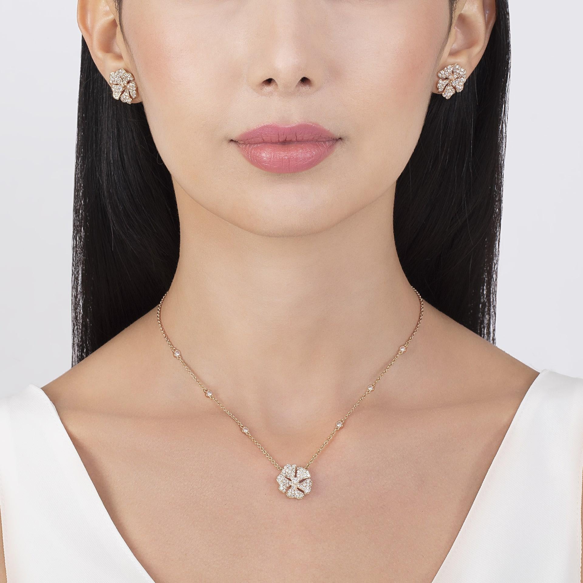 Boucles d'oreilles Bloom en or rose 18 carats avec petits diamants pavés Neuf - En vente à Hong Kong, Kowloon