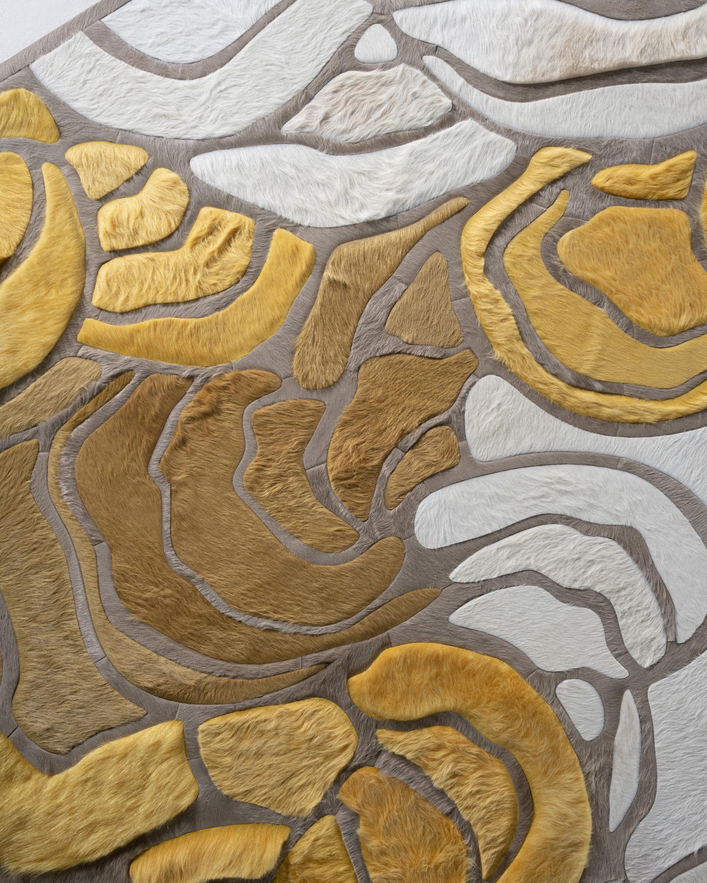 Tappeto Bloom Hide di Marc Thee in giallo in vendita 1