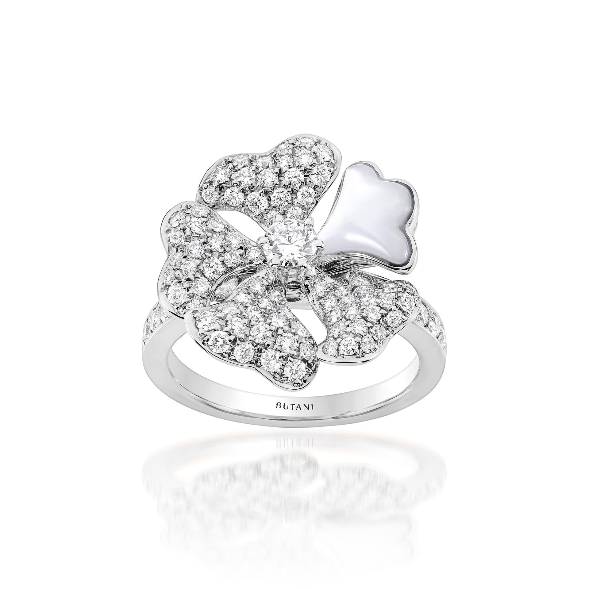 Bloom Mother-of-Pearl and Pavé Diamond Ring in 18K White Gold

Inspired by the exquisite petals of the alpine cinquefoil flower, the Bloom collection combines the richness of diamonds and precious metals with the light versatility of this delicate,