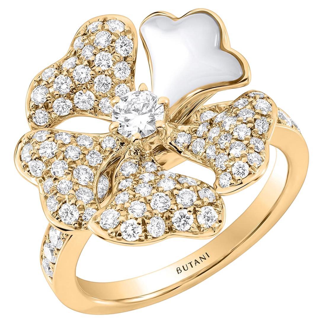 Bloom Mother-of-pearl and Pavé Diamond Ring in 18k Yellow Gold For Sale