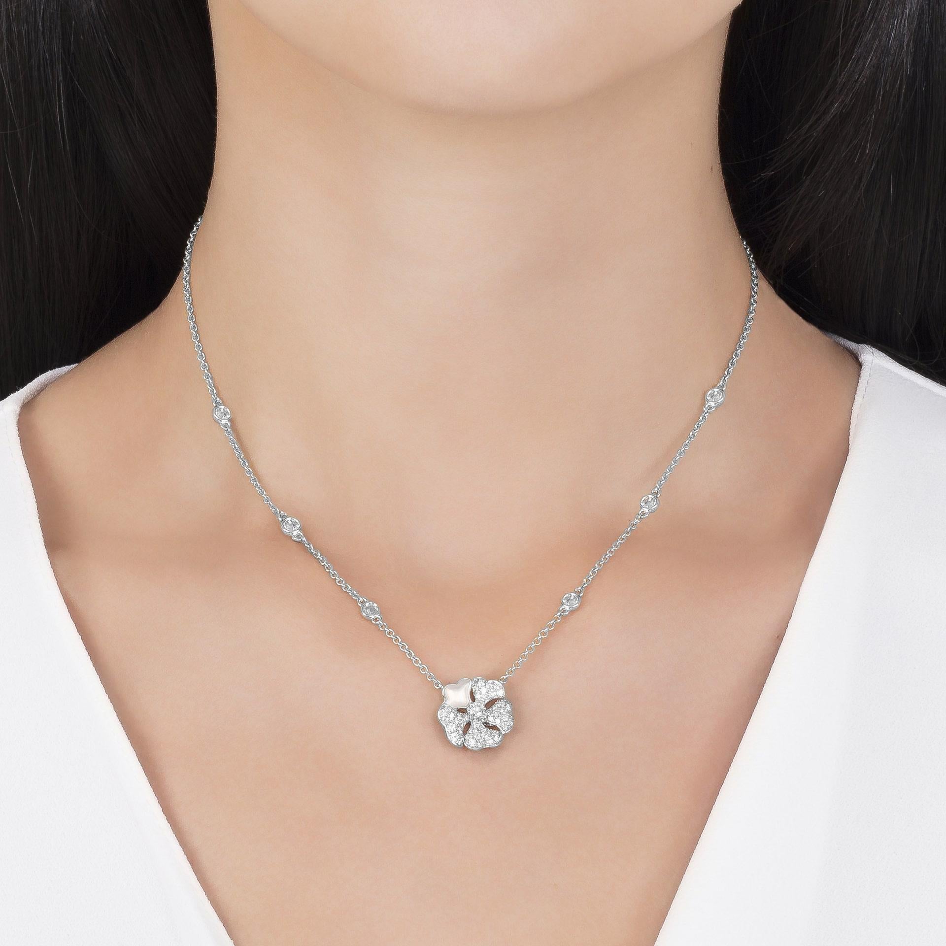 Round Cut Bloom Pavé Diamond and Mother of Pearl Flower Necklace in 18k White Gold For Sale