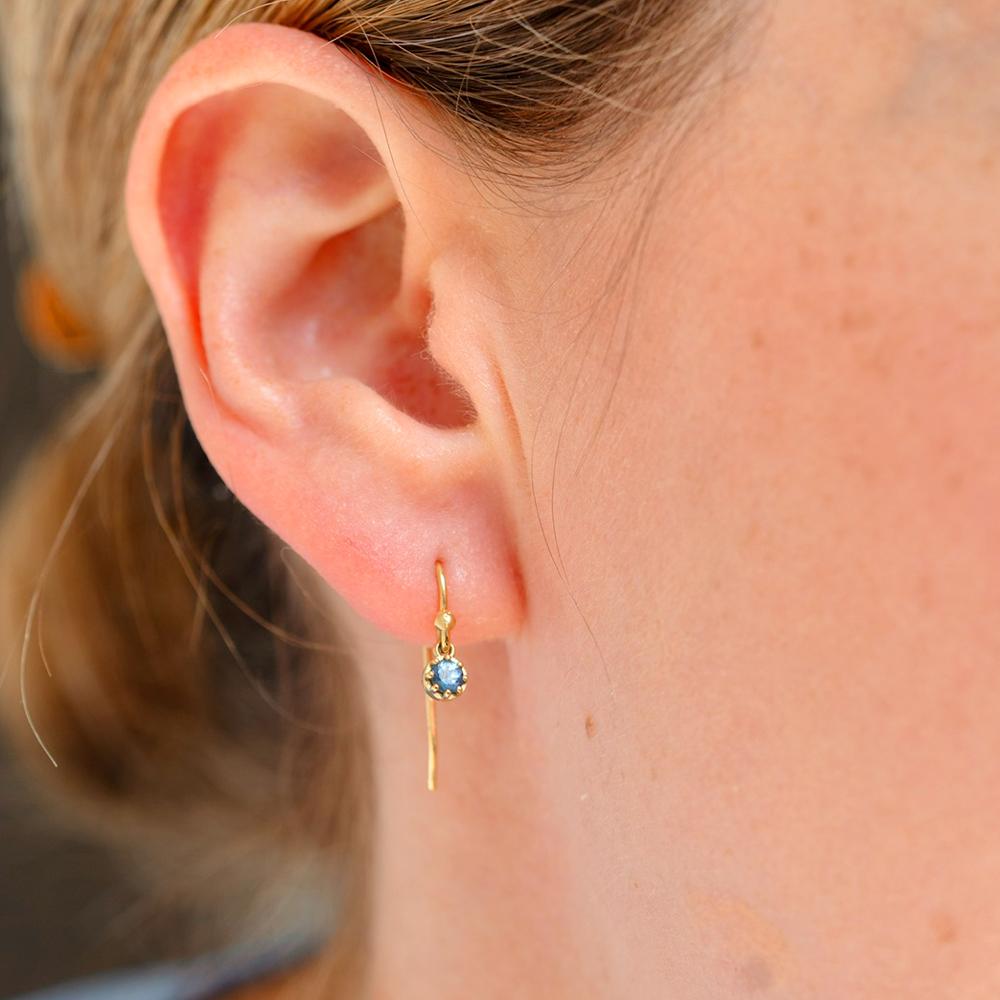 Moderno Orecchini Bloom Sapphire Tanzanite Petal in oro 18ct in vendita