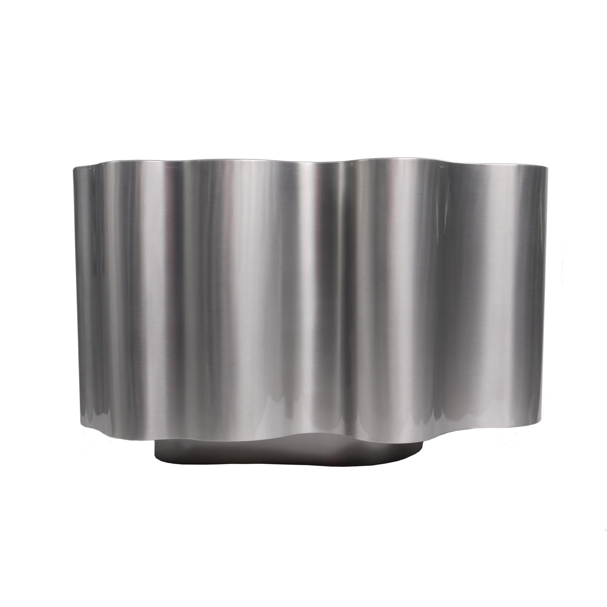 Poudré Table d'appoint Bloom en aluminium, table abstraite rétro-futuriste de Bert Furnari en vente