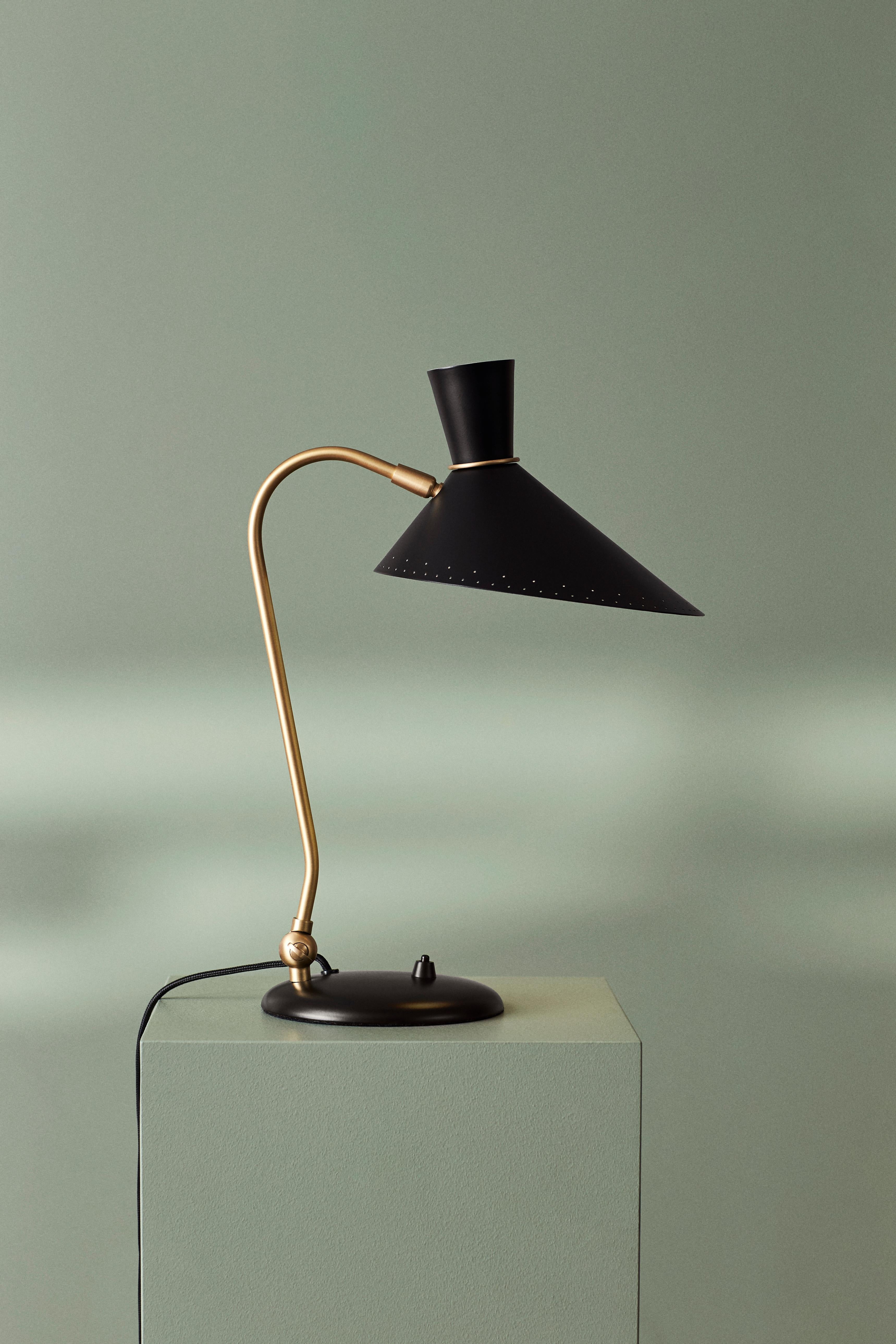 Laqué Lampe de table Bloom:: par Svend Aage Holm-Sørensen de Warm Nordic en vente