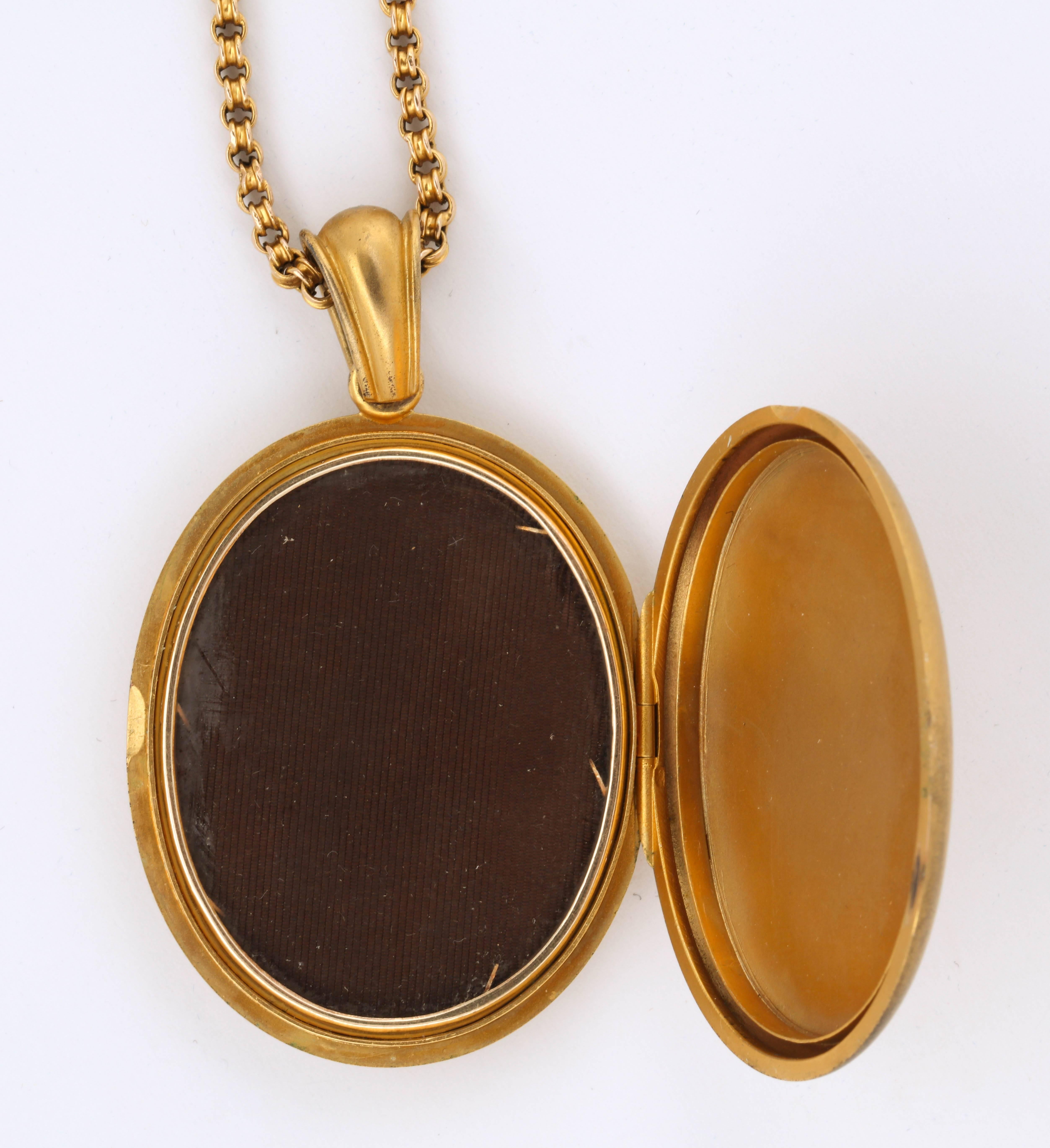 Bloomed Gold Large Locket  In Excellent Condition In New York, NY