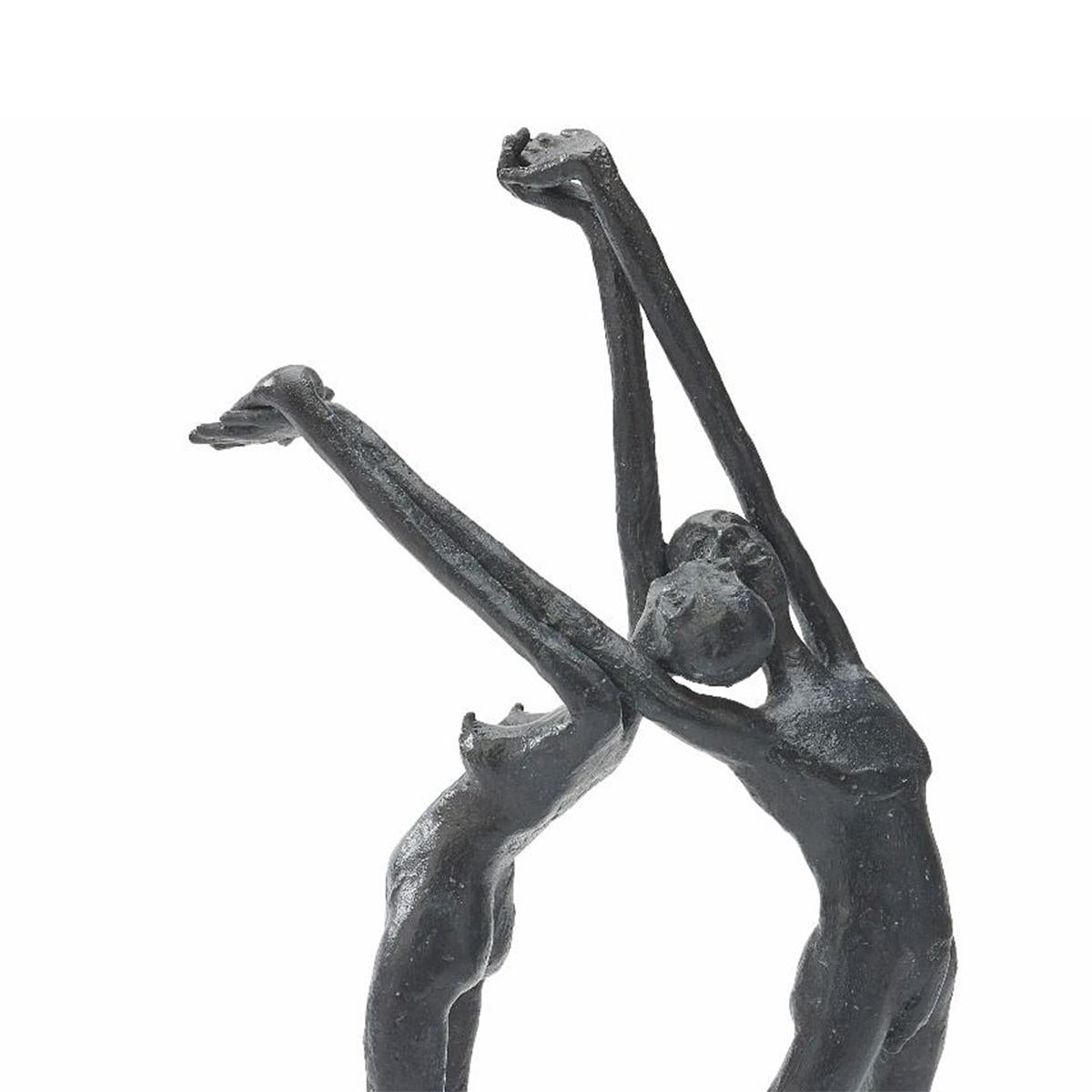 Sculpture florissante tout en bronze massif, 
en finition gris foncé, technique du bronze à la cire perdue.