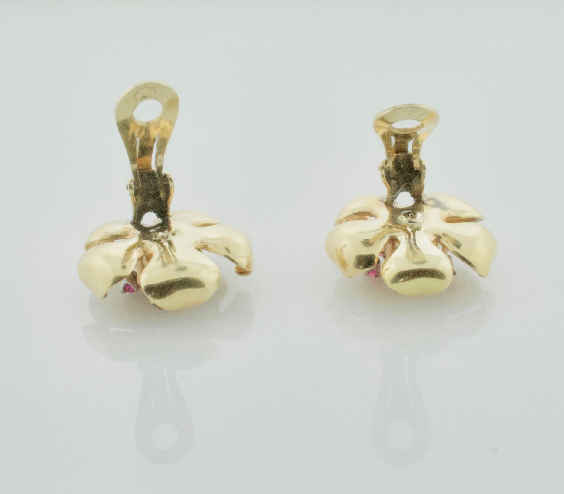 Retro Blooming Radiance: 1940’s Ruby and Diamond Floral Earrings in Yellow Gold For Sale