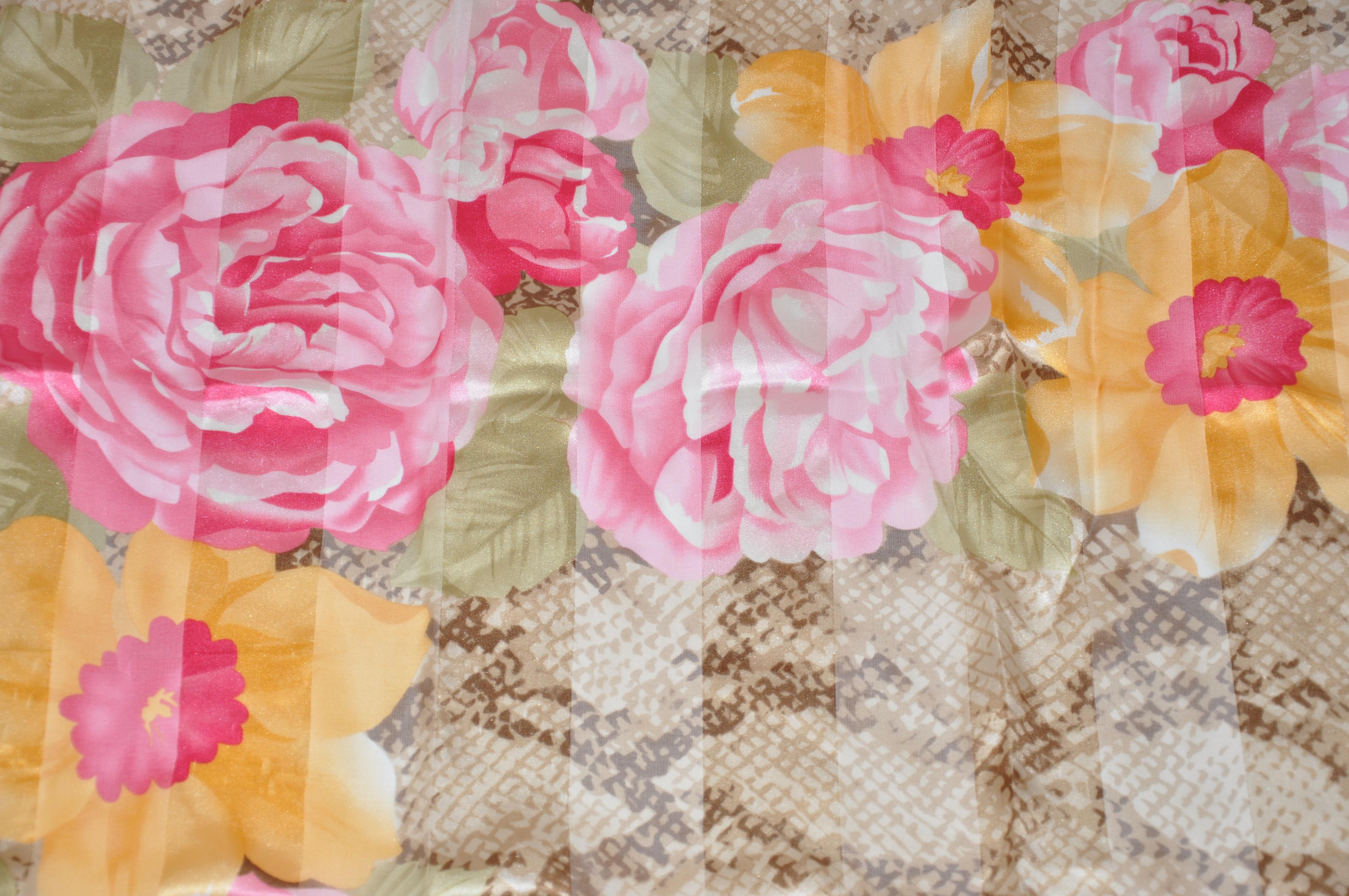 Blooming Roses With Snake Silk and Silk Chiffon Scarf In Good Condition For Sale In New York, NY