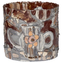 Blooming Terra, un vaso decorativo in ceramica marrone e grigio di Maarten Vrolijk