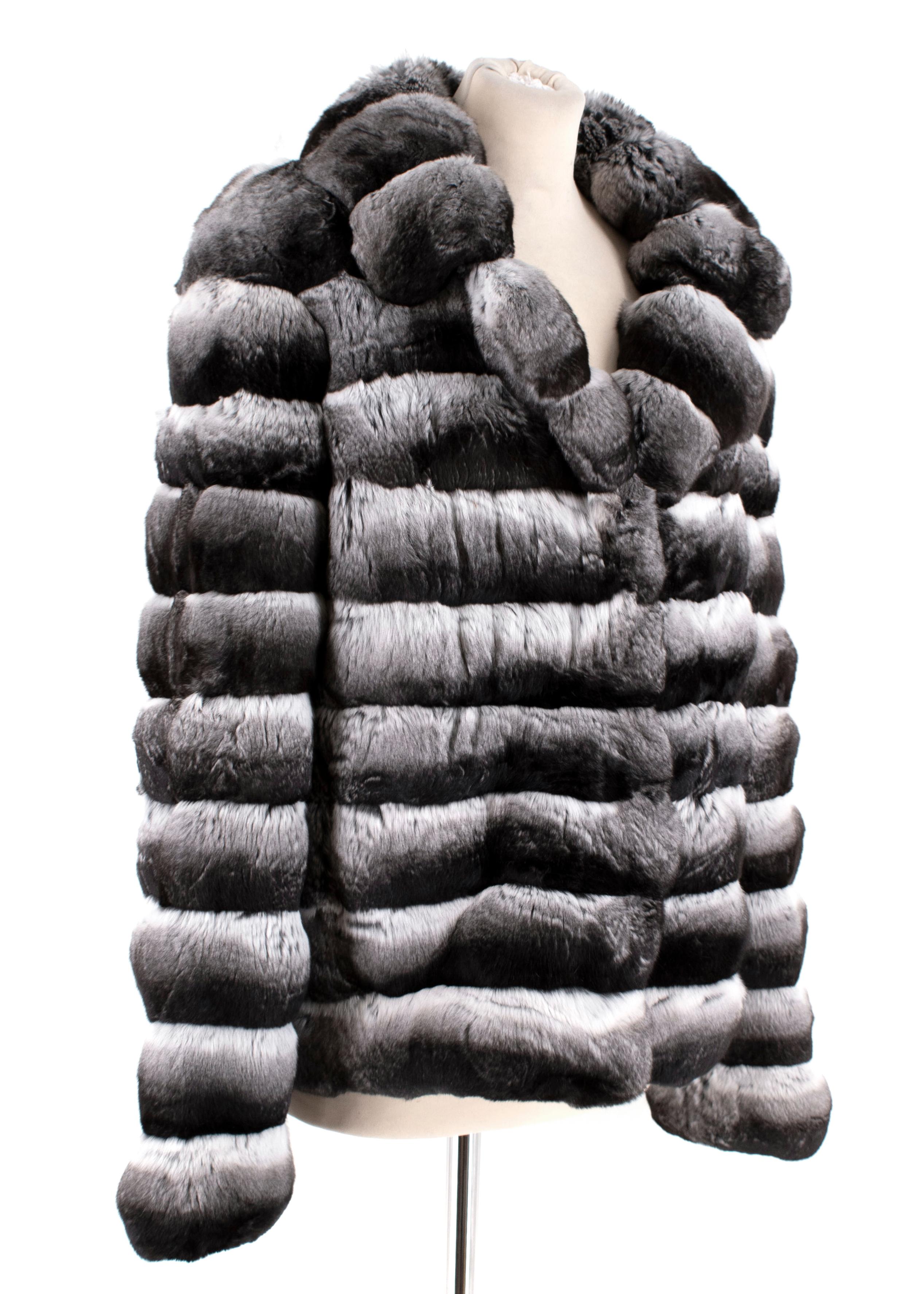 Bloomingdales x Maximilian Chinchilla Fur coat

- Luxuriously soft fine fur
- Gradient colours in black, grey & white
- Silk black lining
- Hook fastening
- Heavy weight material
- Very warm perfect for winter months


Made in China

Fabric