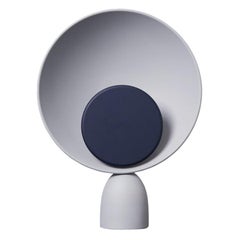 Lampe de bureau Blooper LED gris cendre avec disque variateur bleu marine par Mette Schelde