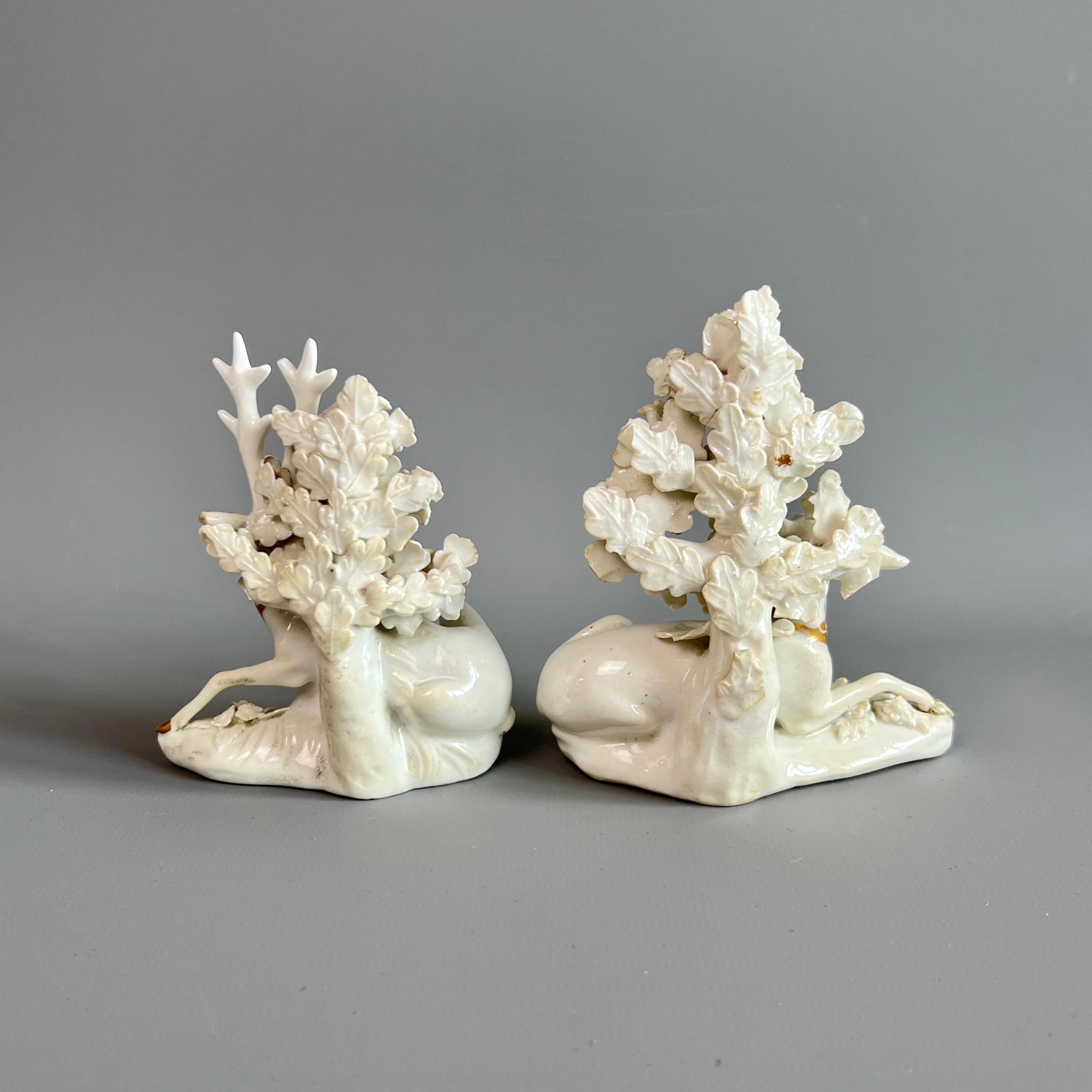 Rococo Paire de figurines en porcelaine Bloor Derby, cerf et biche, vers 1765-1820 en vente