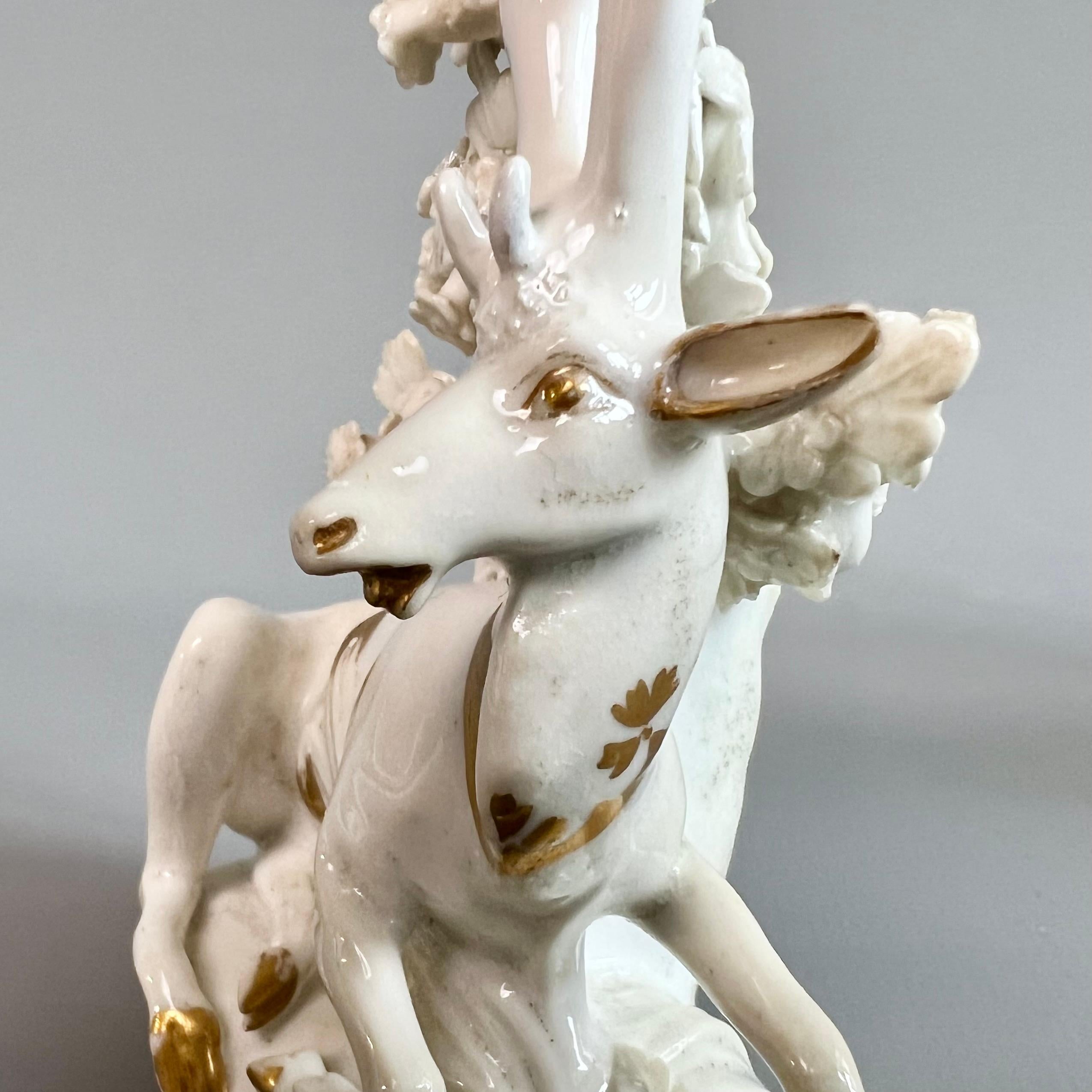 Porcelaine Paire de figurines en porcelaine Bloor Derby, cerf et biche, vers 1765-1820 en vente