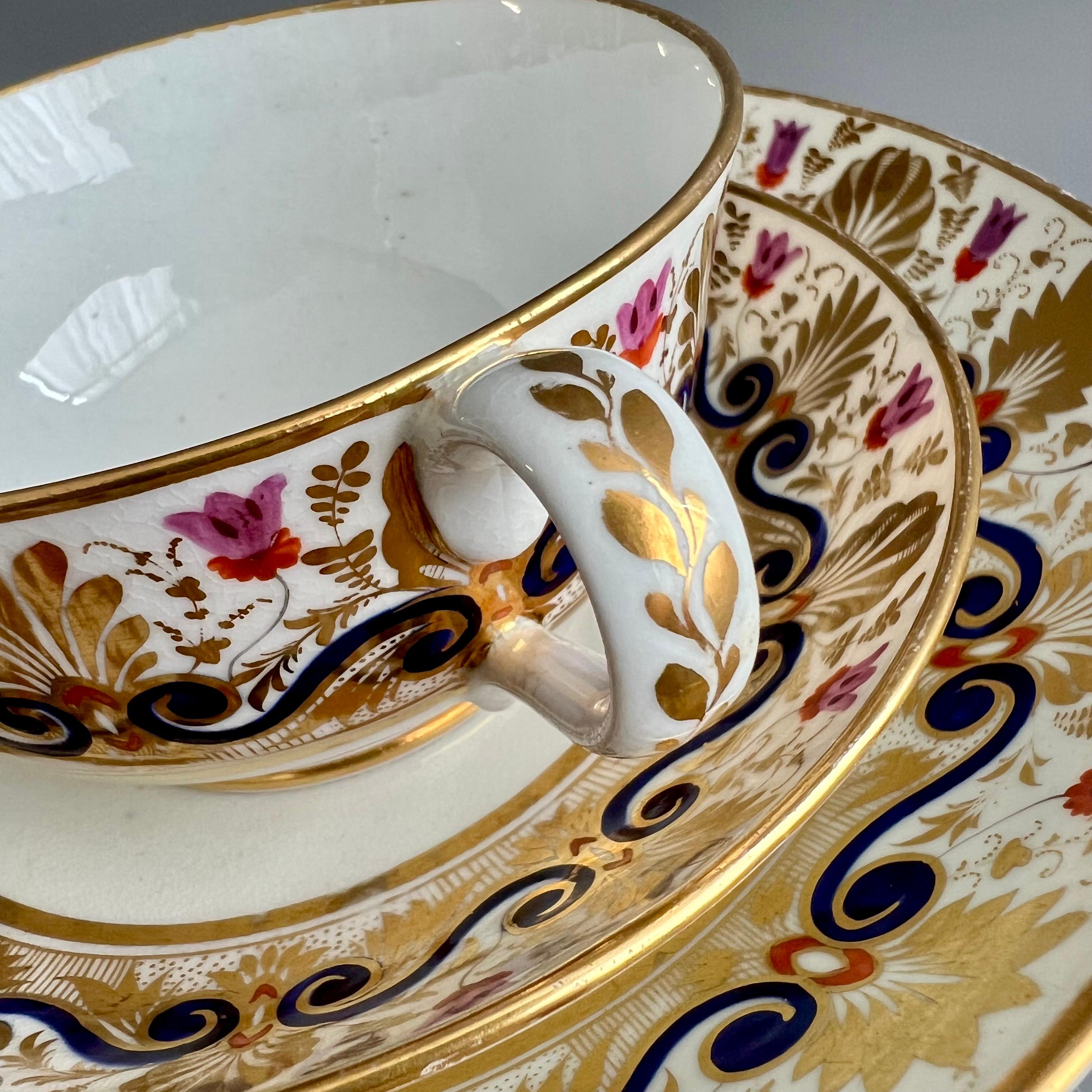 Tasse à déjeuner en porcelaine Bloor Derby avec assiette, dorée avec fleurs violettes, vers 1825 en vente 5