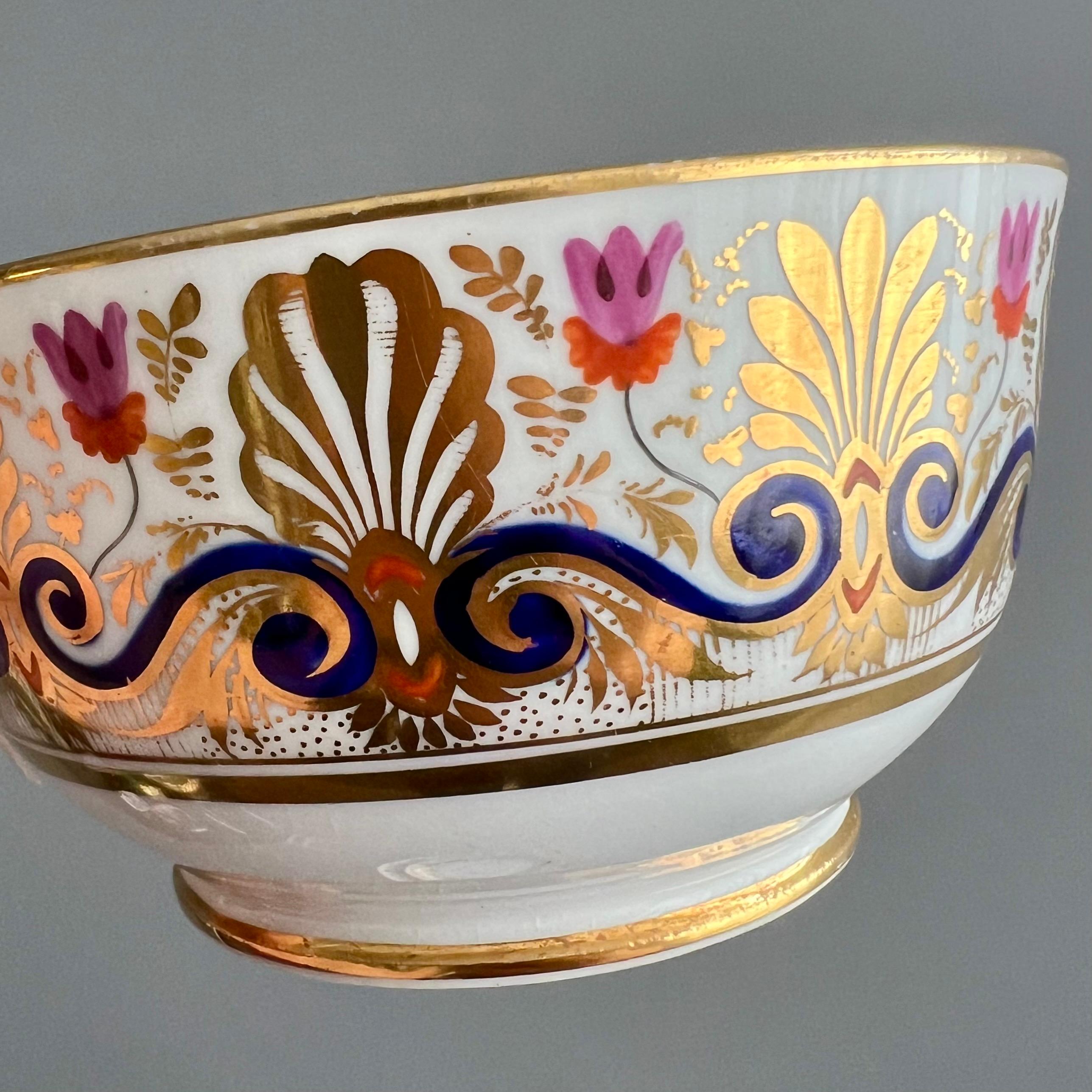 Tasse à déjeuner en porcelaine Bloor Derby avec assiette, dorée avec fleurs violettes, vers 1825 en vente 1
