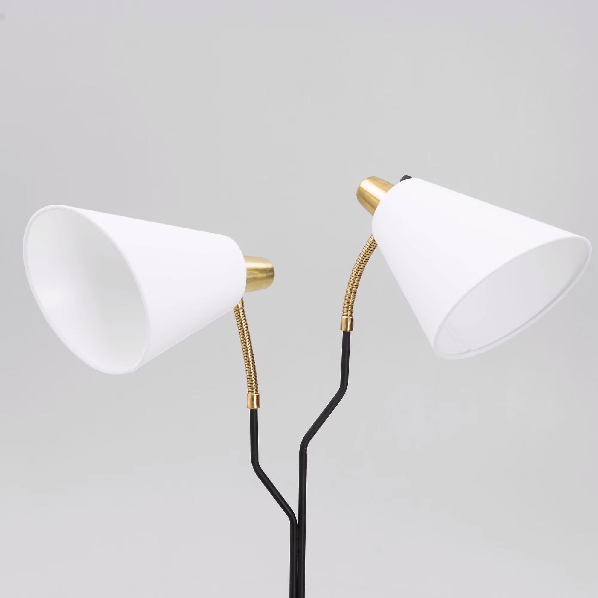 Suédois Lampe Bloor en laiton/métal laqué par Eskilstuna Elektro Fabriks AB en vente