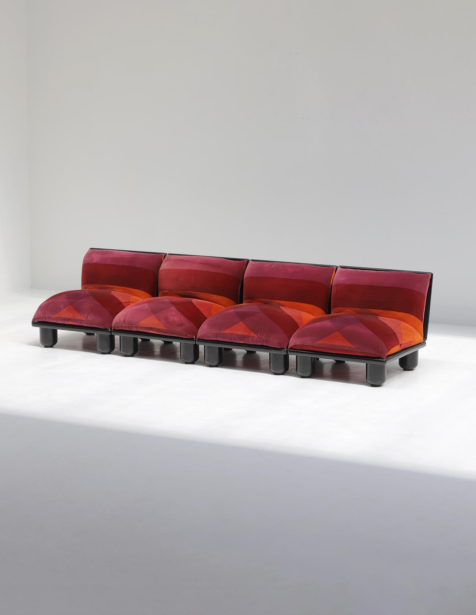 Sofa-Set aus mundgeblasenem Sofa mit Couchtisch von Carlo Bartoli für Rossi di Albizzate, Italien im Angebot 2