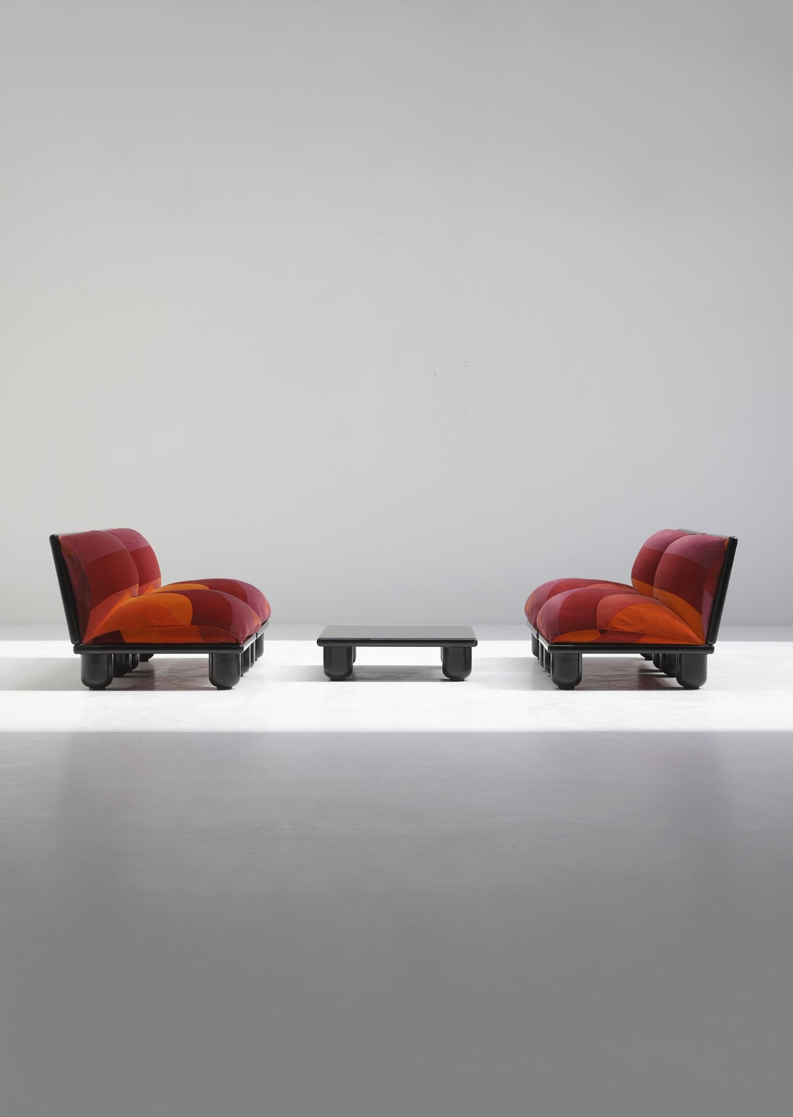 Sofa-Set aus mundgeblasenem Sofa mit Couchtisch von Carlo Bartoli für Rossi di Albizzate, Italien (Stoff) im Angebot