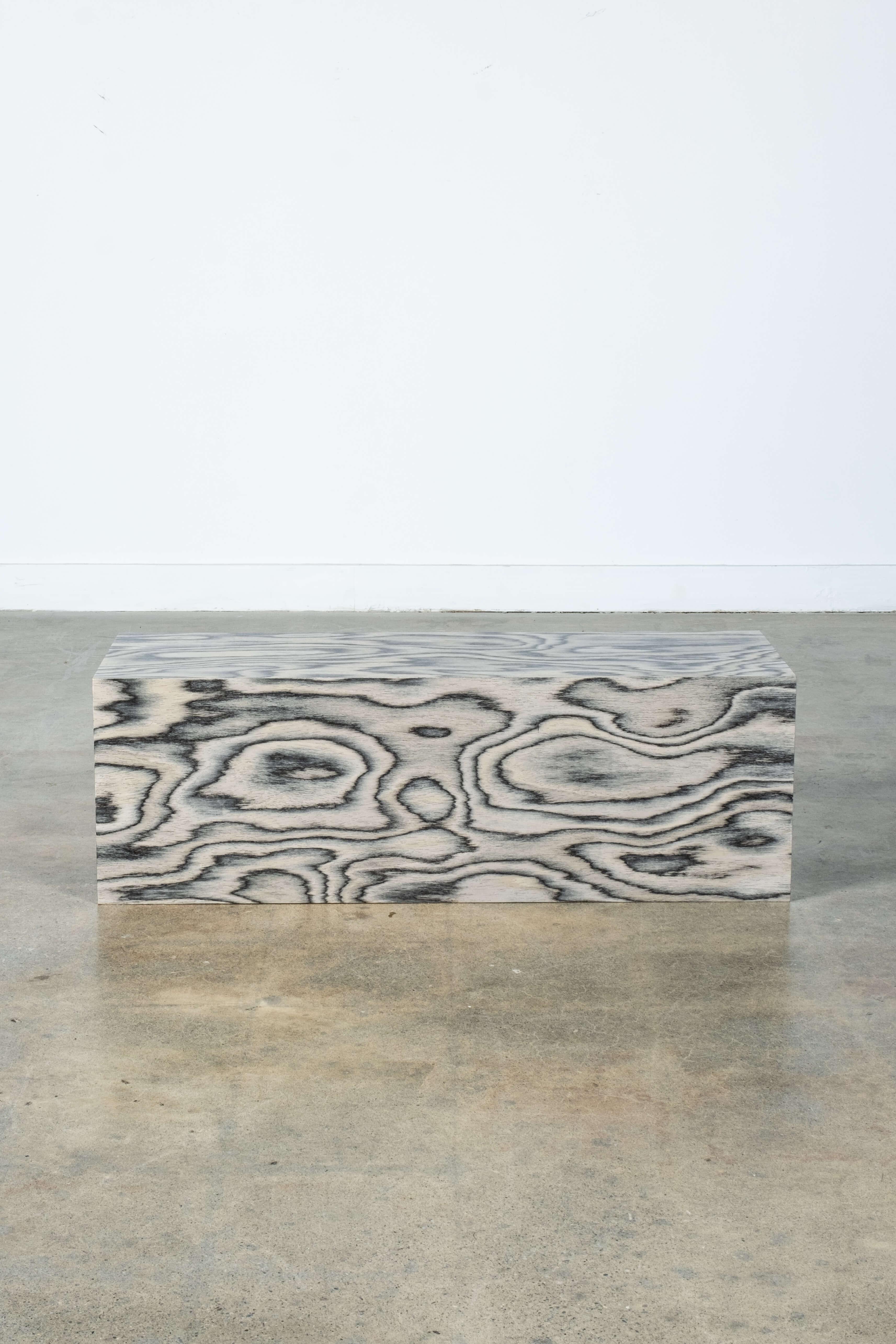 Legno BLOQUE 1, Piedistallo con impiallacciatura Ettore Sottsass di Bonne Choice in vendita