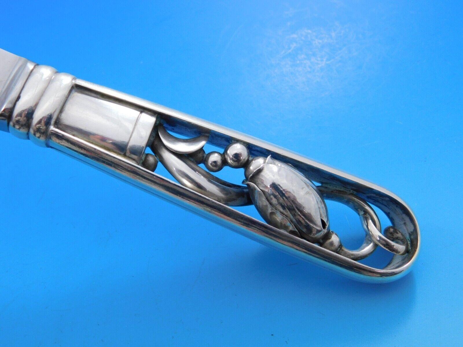Die zarte Blossom-Knospe wurde 1905 von Georg Jensen entworfen und war ursprünglich für seine legendäre Teekanne gedacht. Erst 1919 schuf Georg Jensen die gesamte Besteckserie, die der Inbegriff für die intensive und persönliche Interpretation des