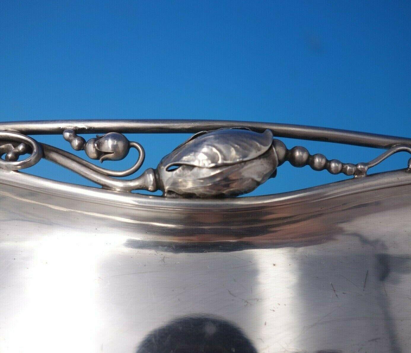 Plateau ovale en argent sterling Blossom de Georg Jensen #2P « n°4957 » Excellent état - En vente à Big Bend, WI