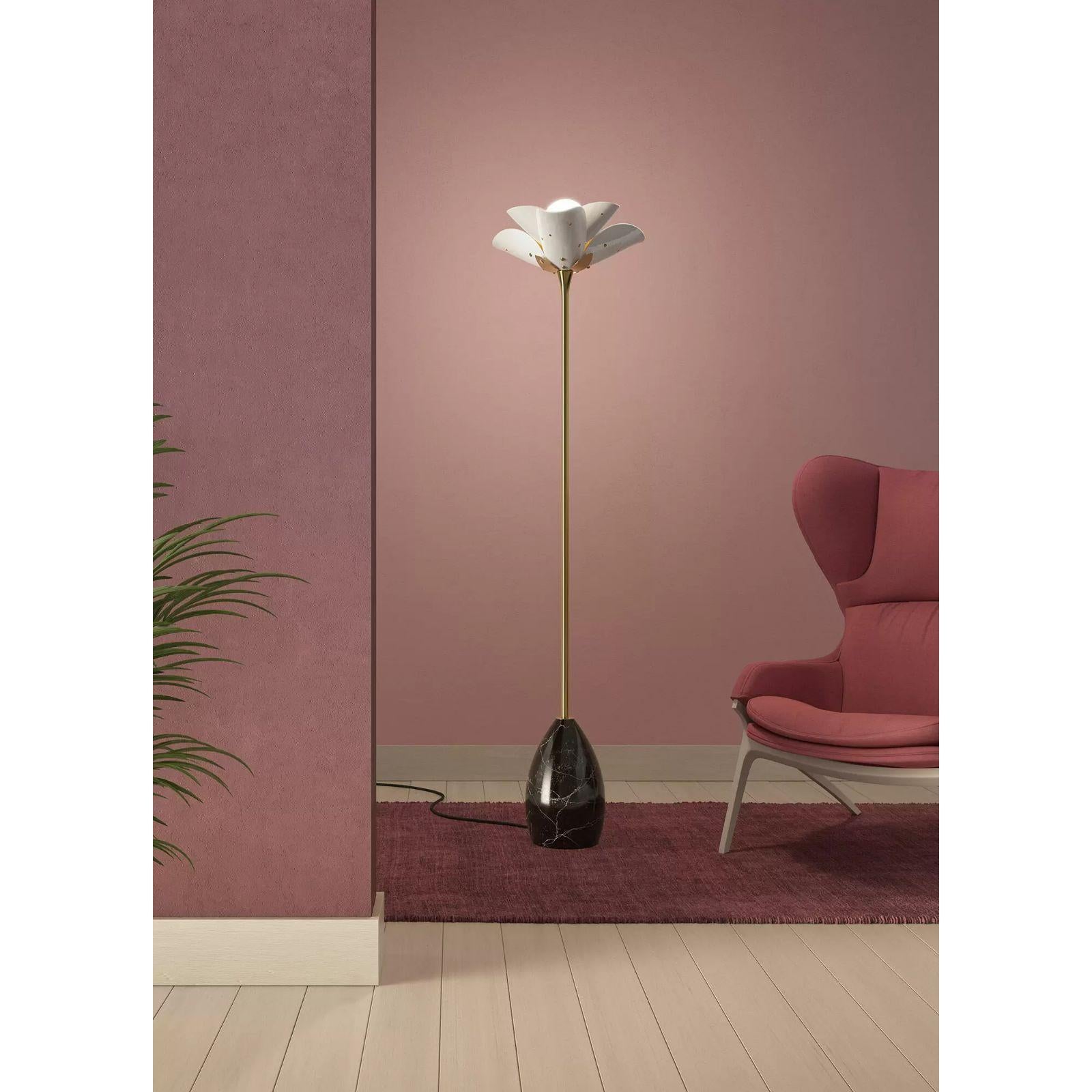 Blossom White and Golden Luster Floor Lamp (US)

Details: 
Insurance included: No
Height (in): 66.929
Width (in): 18.504
Length (in): 18.504
Finished: Gloss and gold lustre
Wireless: No
Porcelain Type: Gloss and gold lustre
Sculptor: Dept. Design