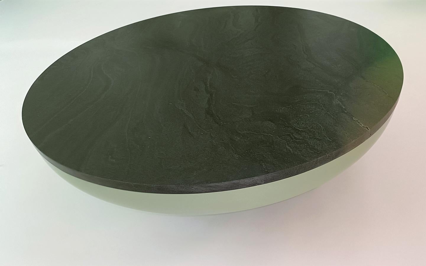BLOSSOM (L) - table basse verte (acier et granit vert) par Candas Design en vente 1