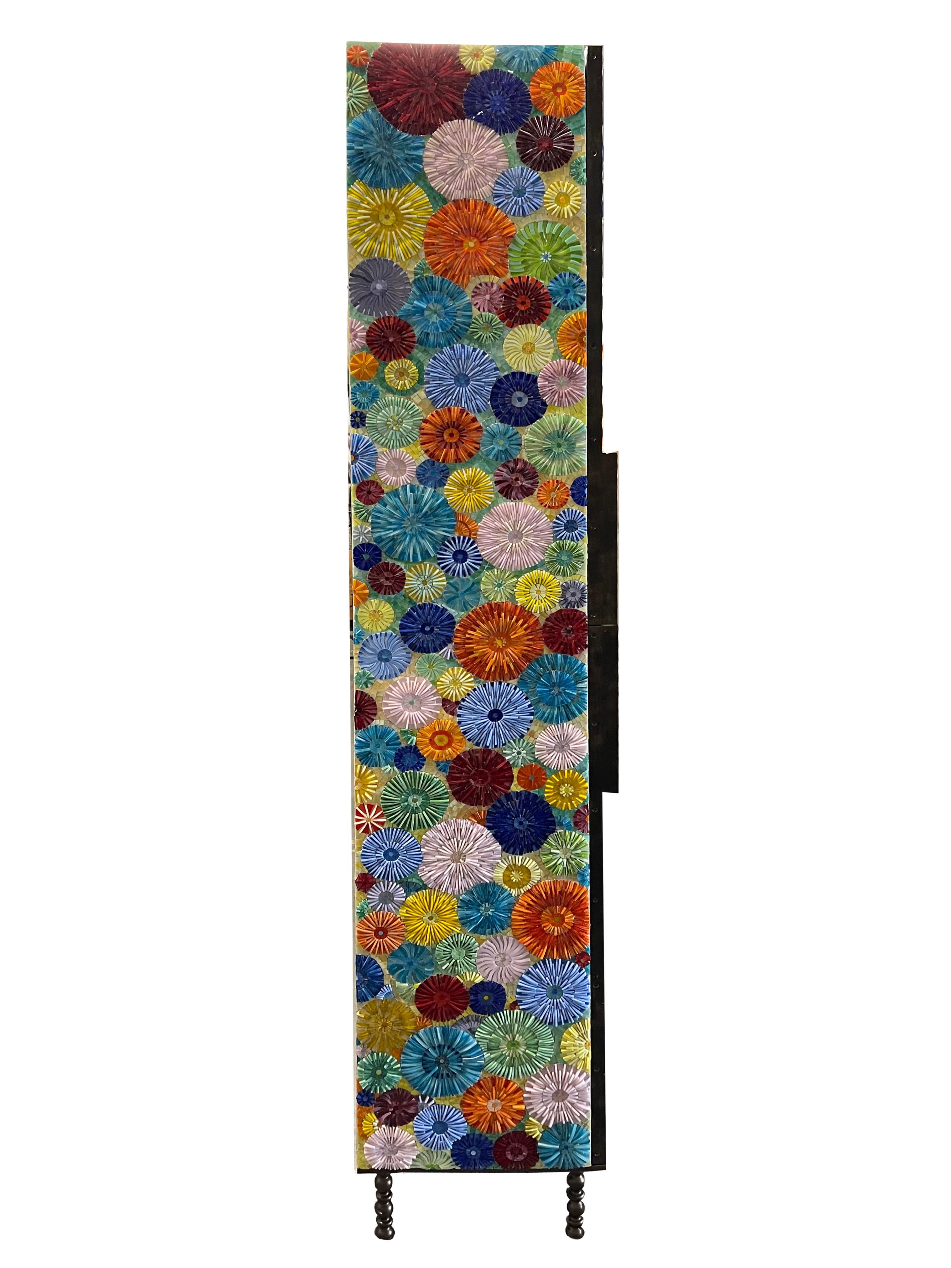 Armario moderno para ropa blanca Blossom de colores con marco de metal forjado by Ercole Home Estadounidense en venta
