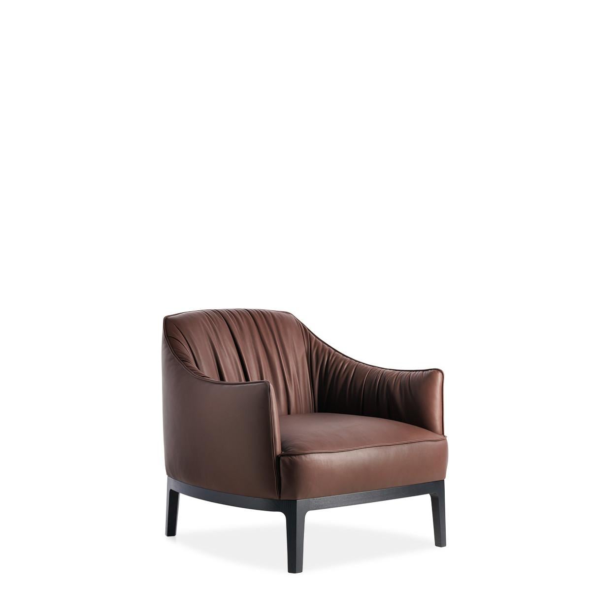 Modern Blossom Lounge Chair in Leather by Potocco For Sale