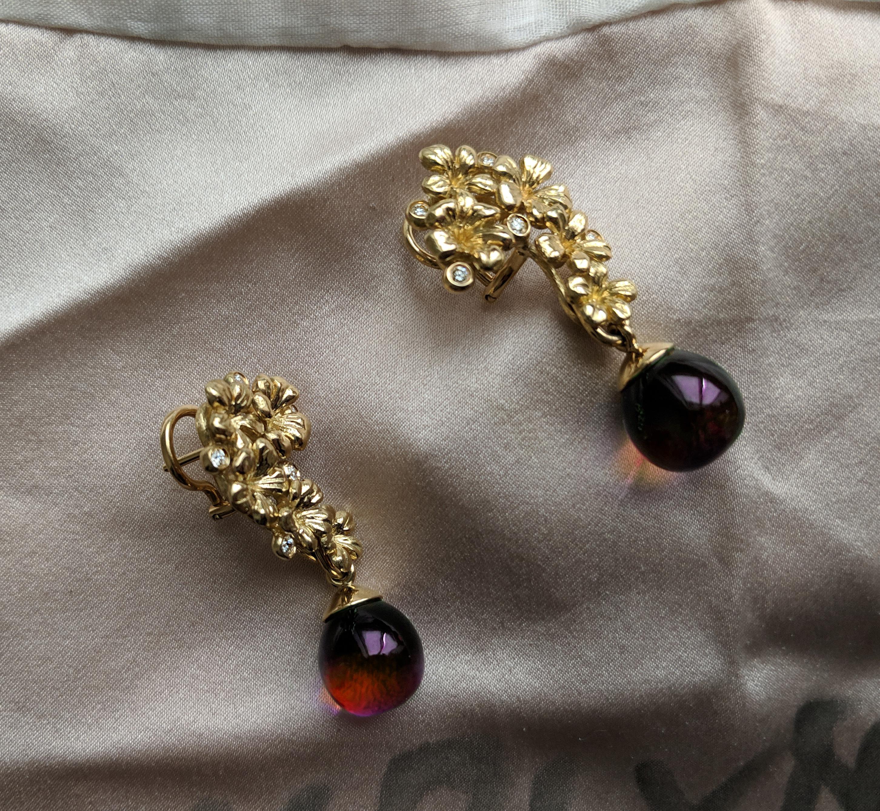 Blossom Modern Transformer Earrings Diamonds in Eighteen Karat Yellow Gold For Sale 5